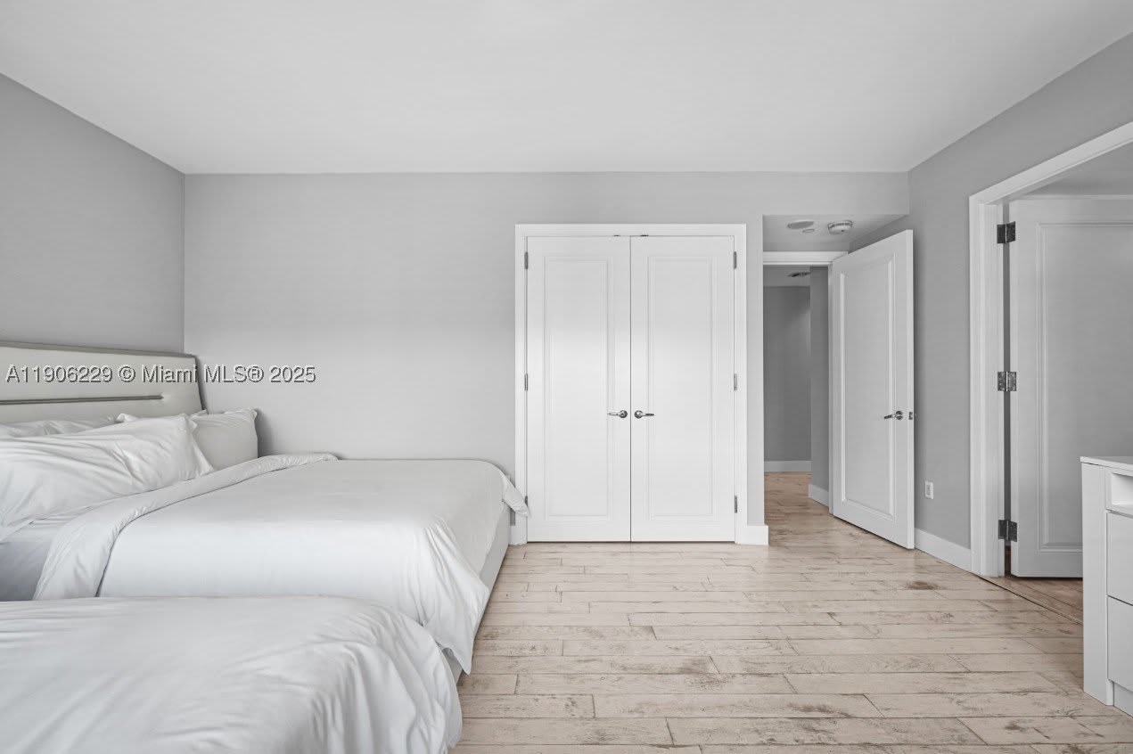 1435 Brickell Ave – photo 4