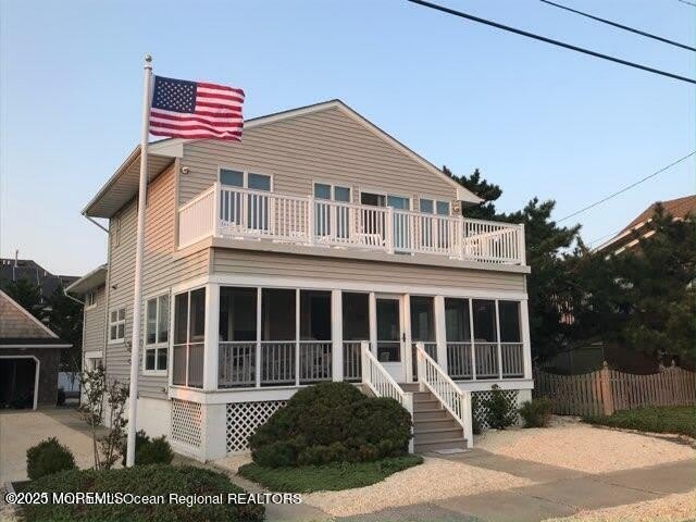 10 E Street – photo 1