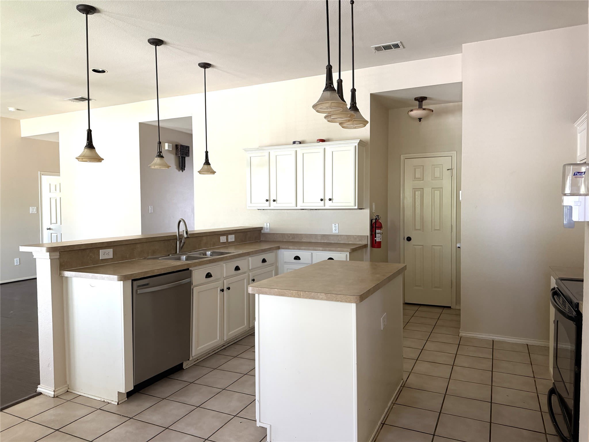 2406 Hillside Drive – photo 3