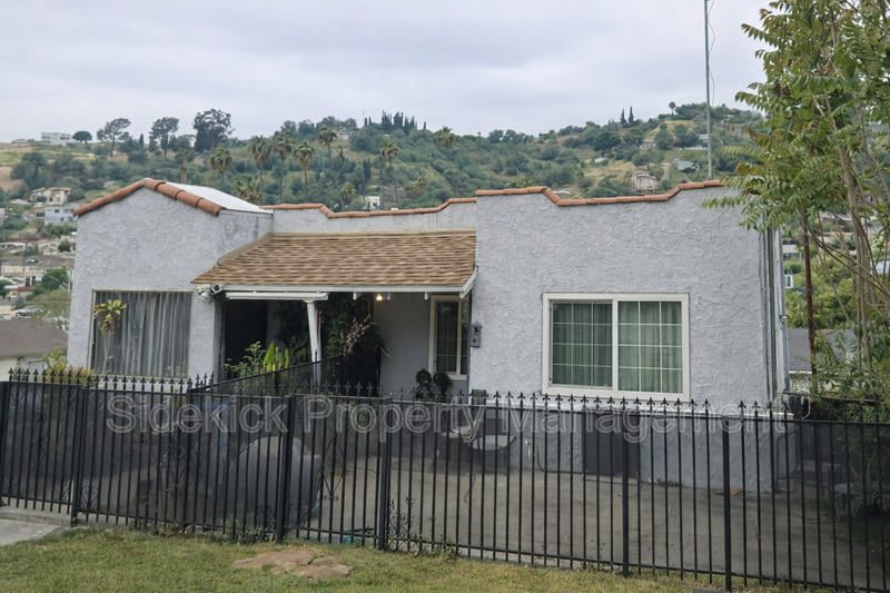 4321 Beagle St – photo 1
