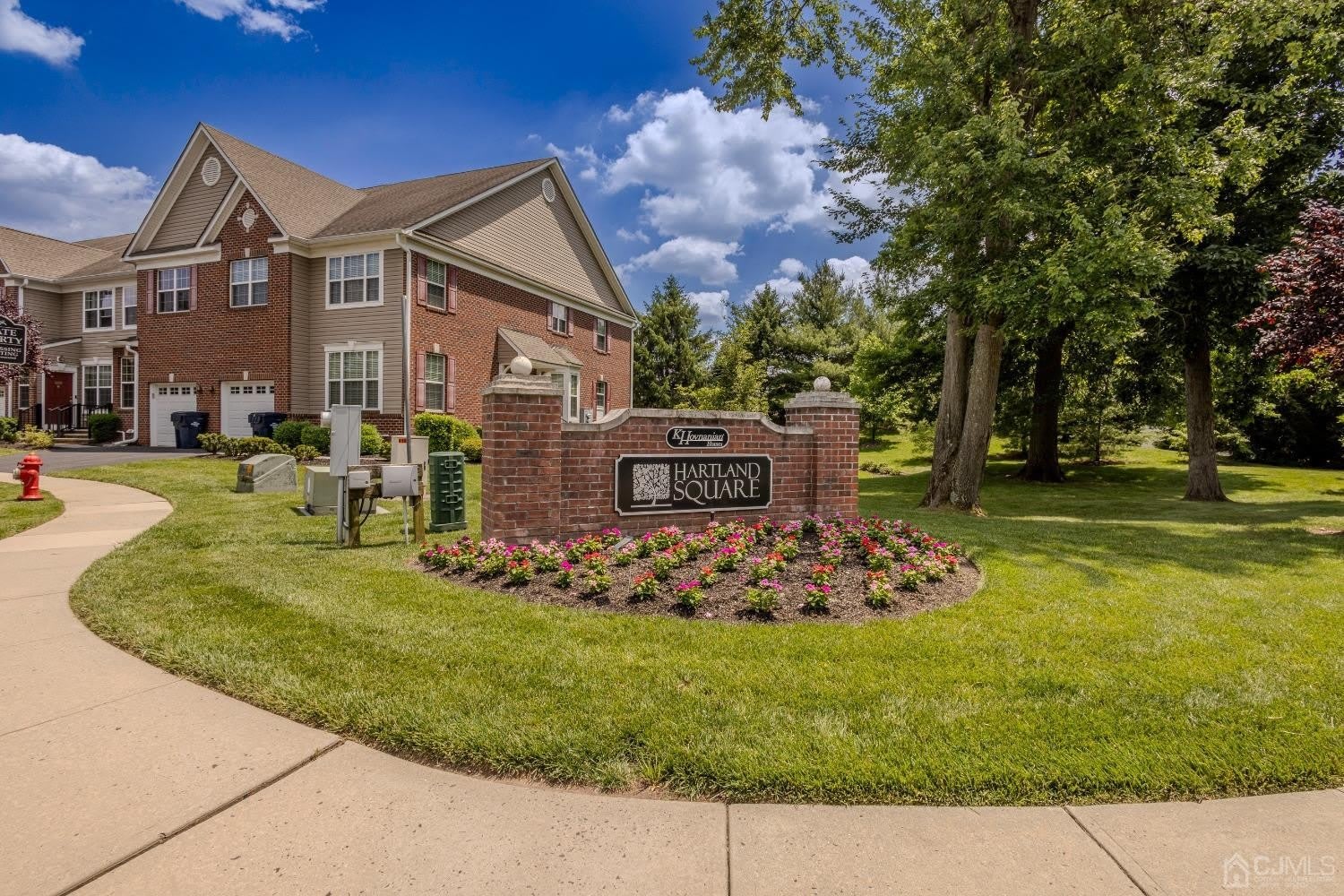 2474 N Canterbury Lane – photo 2