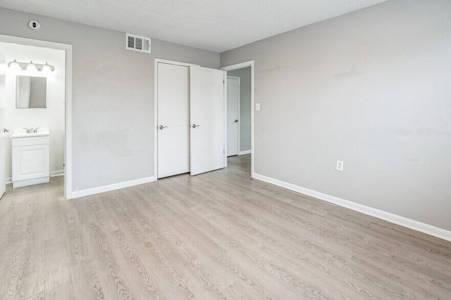 Summit at Central Village Apartments – photo 4