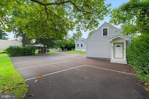 9511 BELAIR Road – photo 5