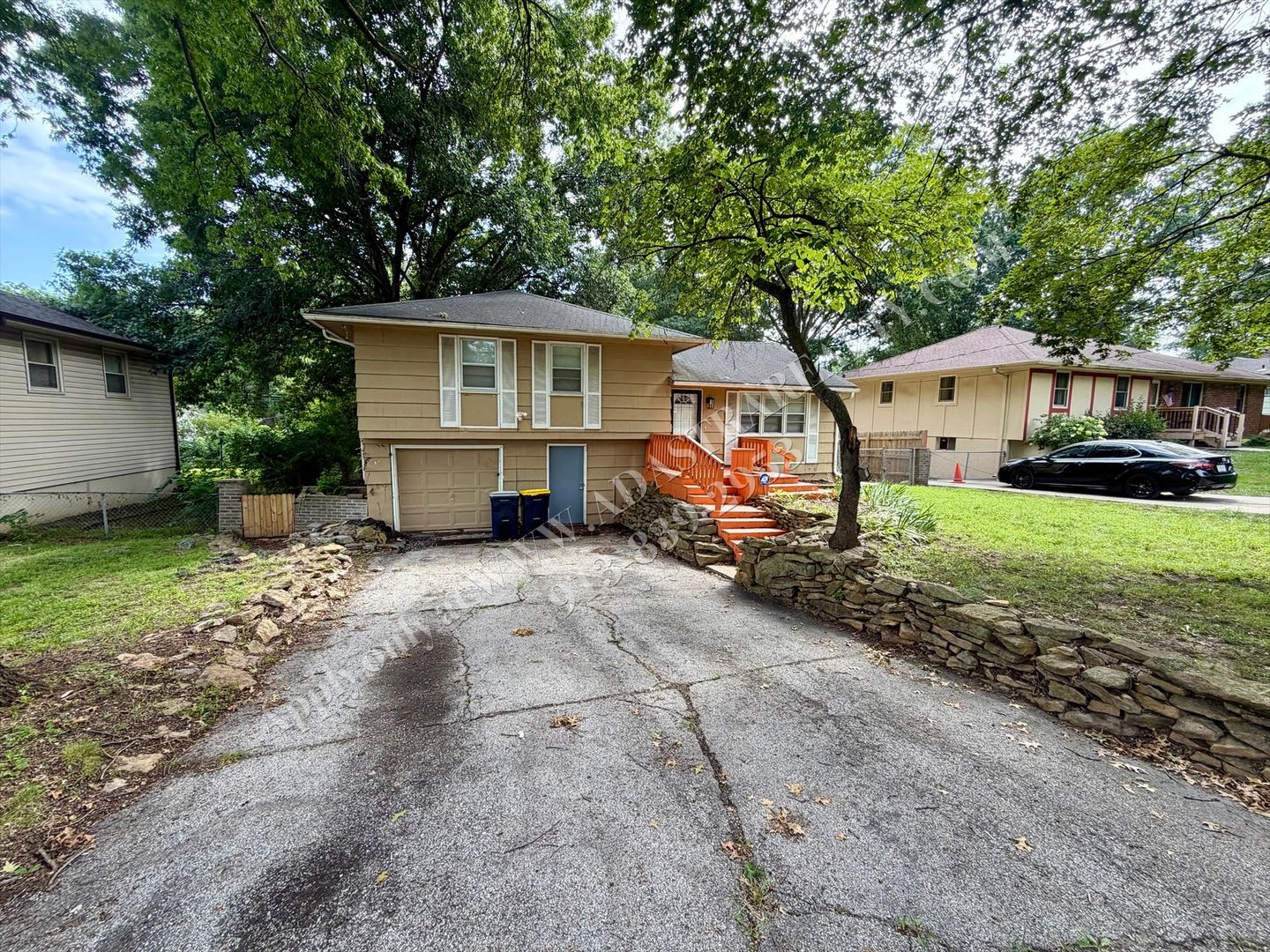 Beautiful 3 Bed Home in KCMO-Available NOW!! – photo 2
