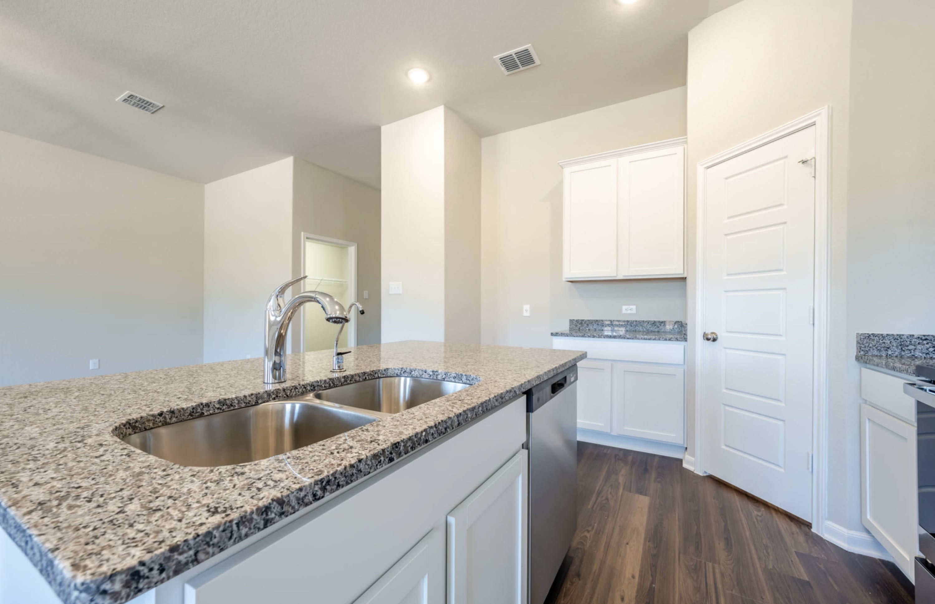 7106 Emerald Valley – photo 5