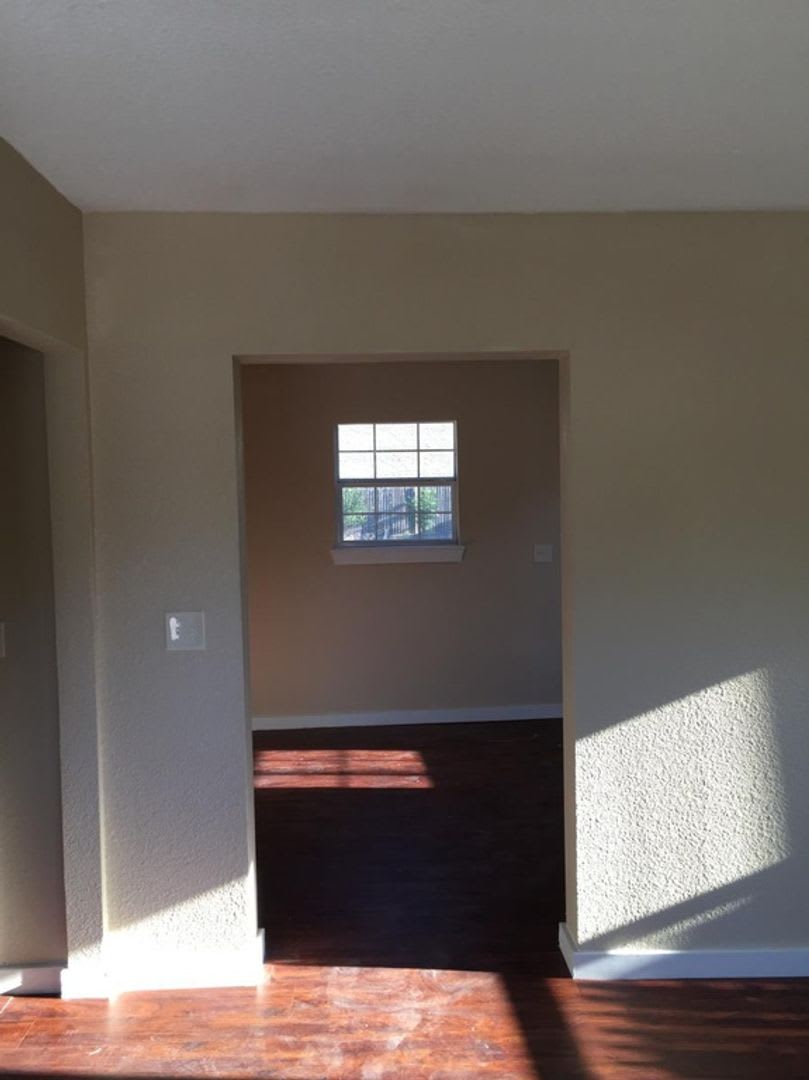 Cozy Home in Harvard Place/ Eastlawn – photo 3