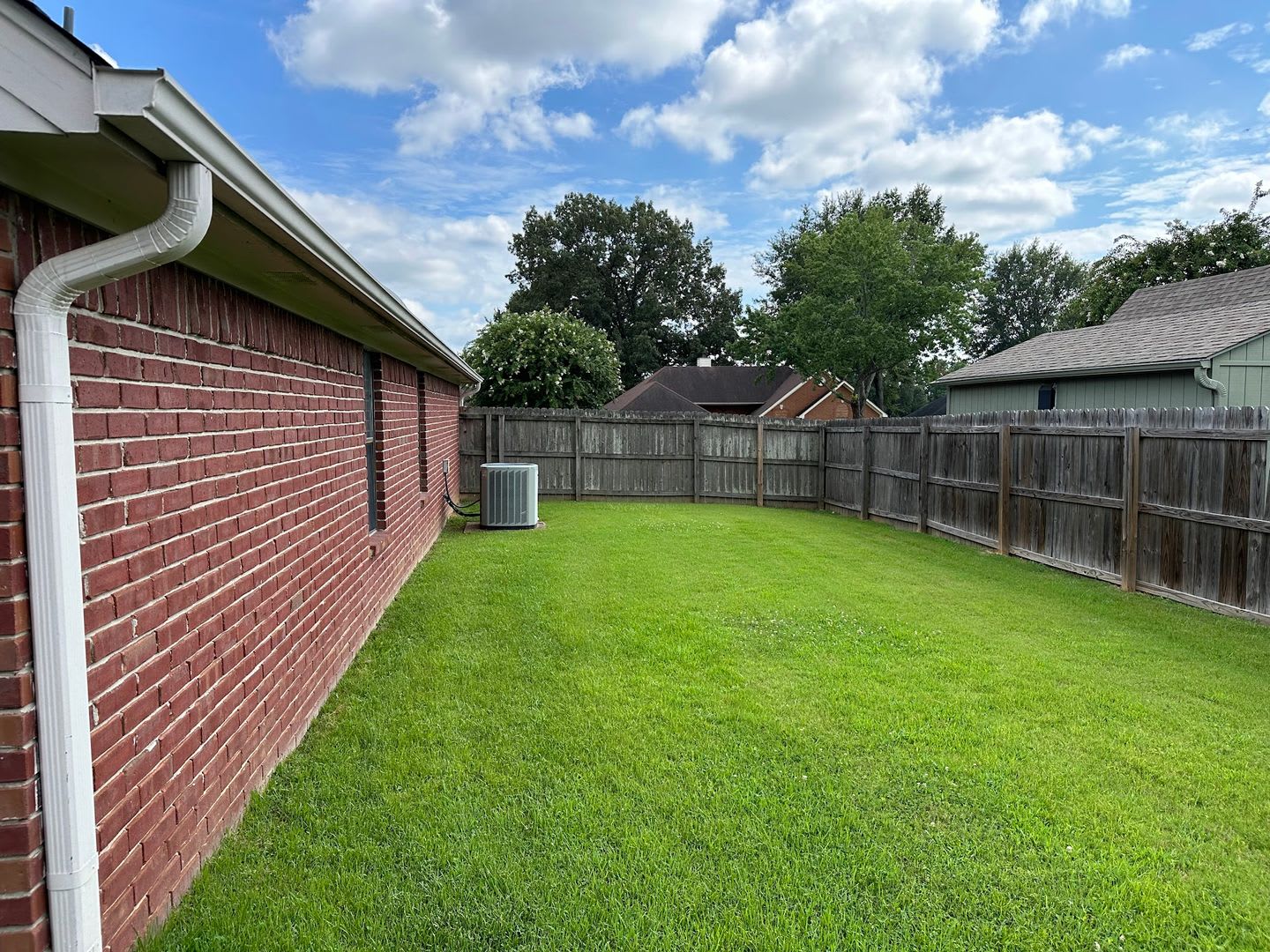 Welcome Home To This Beautifully Renovated 4 Bedroom 3 Bathroom Residence Located In The Highly Desirable Cordova Area Just Minutes From Germantown Parkway – photo 2