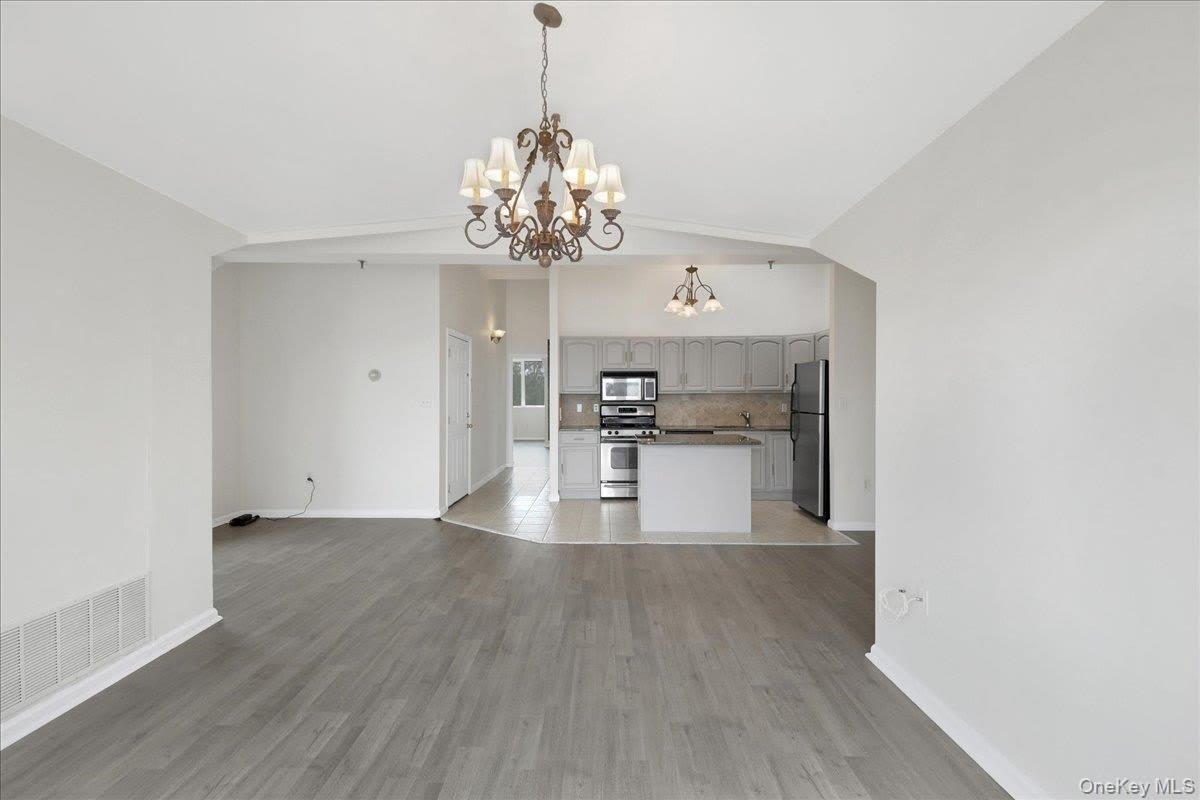 1424 Outlook Avenue – photo 5