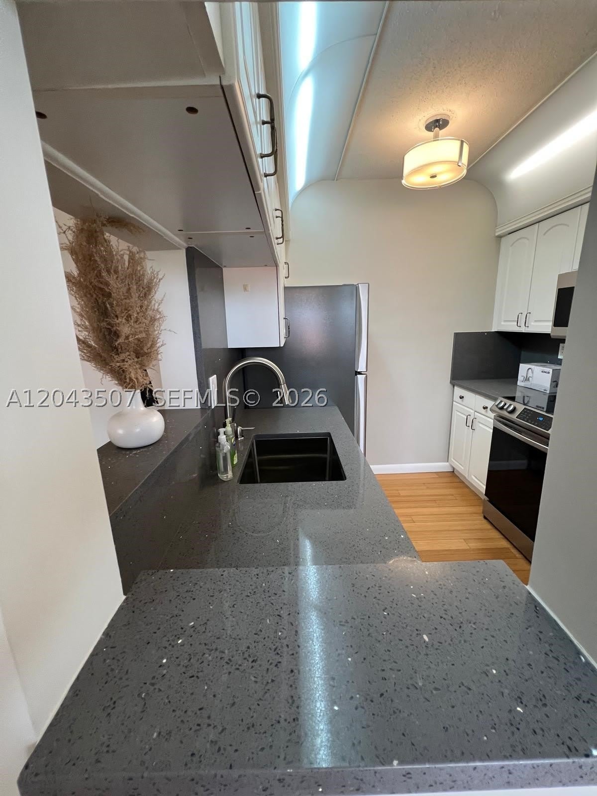 1300 N 17Th Ave – photo 5