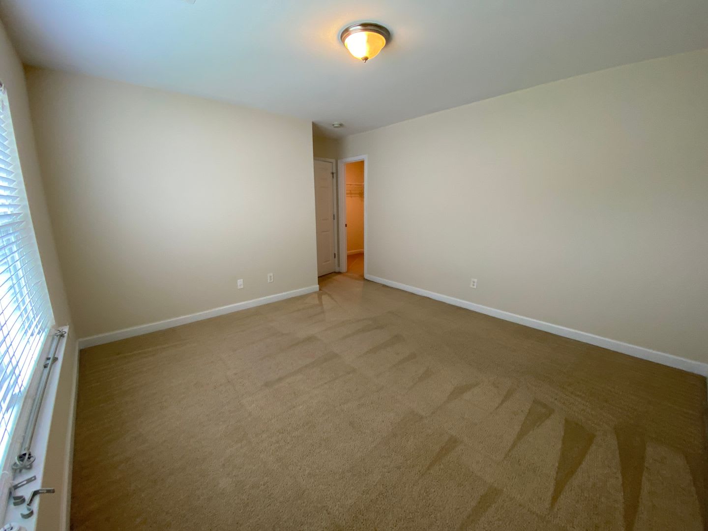 4 bedroom 2.5 bath home with a loft – photo 3