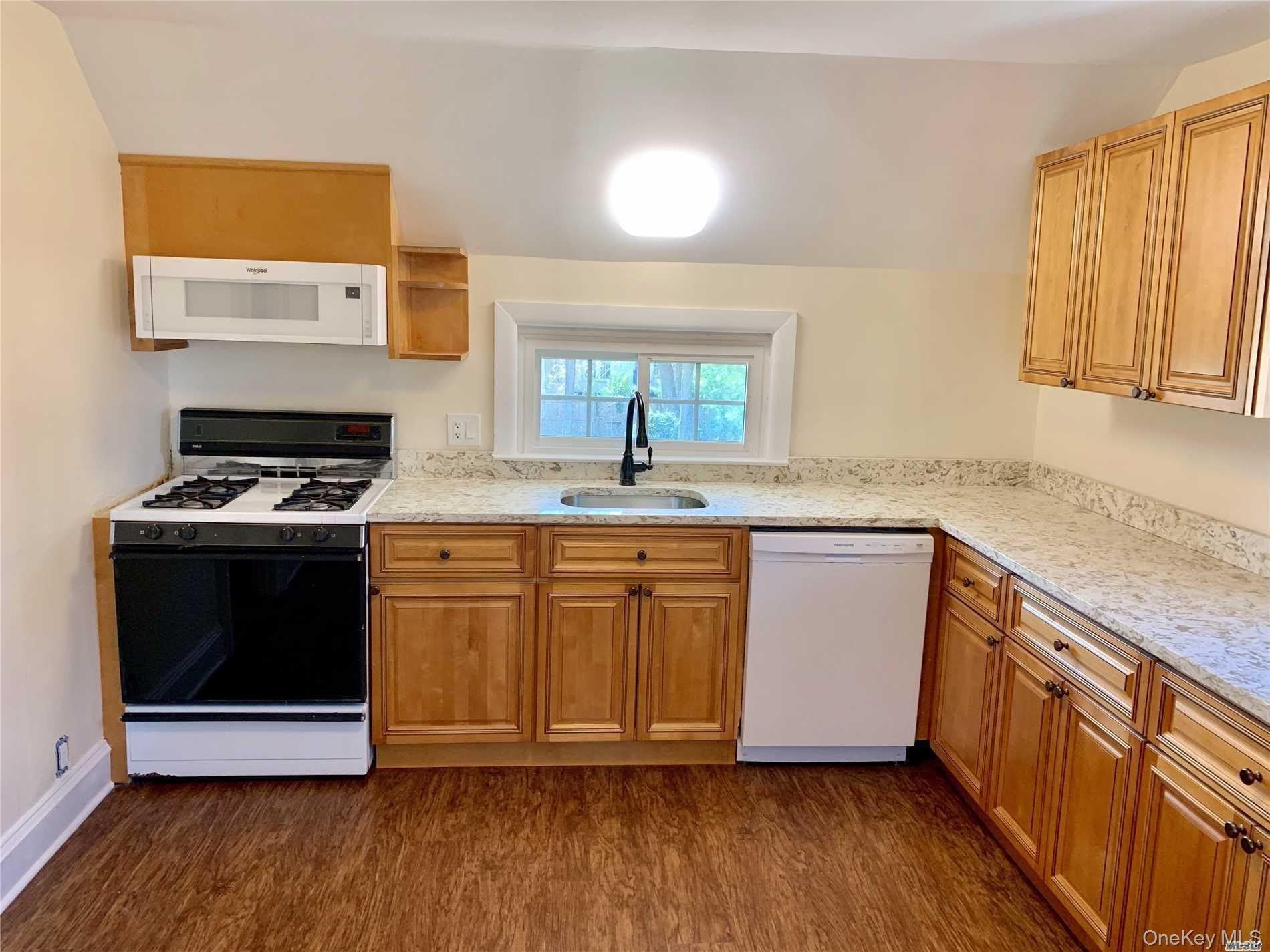 63 West Neck Road – photo 4