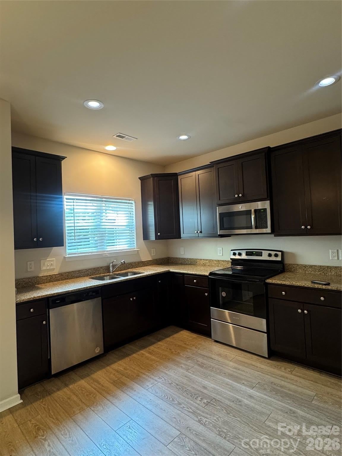 7118 McLothian Lane – photo 4
