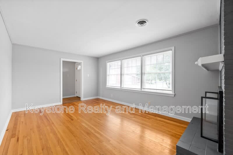 1319 Fort Campbell Blvd – photo 4