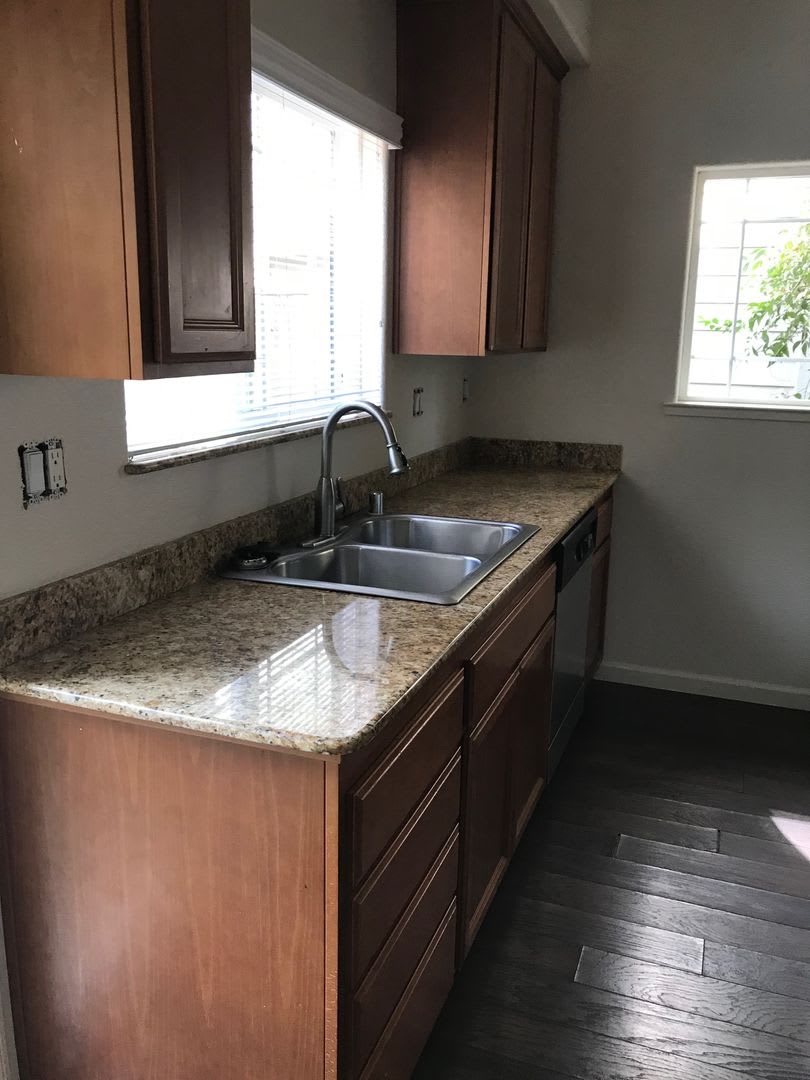 3 Bedroom Home Close To Gym And Shopping 1 000 Off First Month S Rent – photo 5