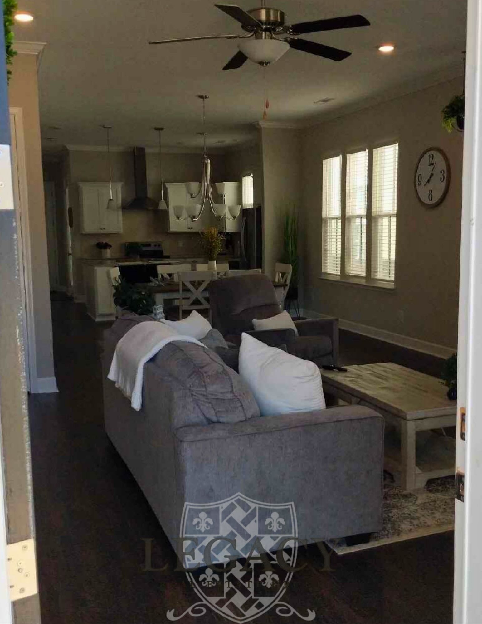 708 Goswell Drive – photo 4
