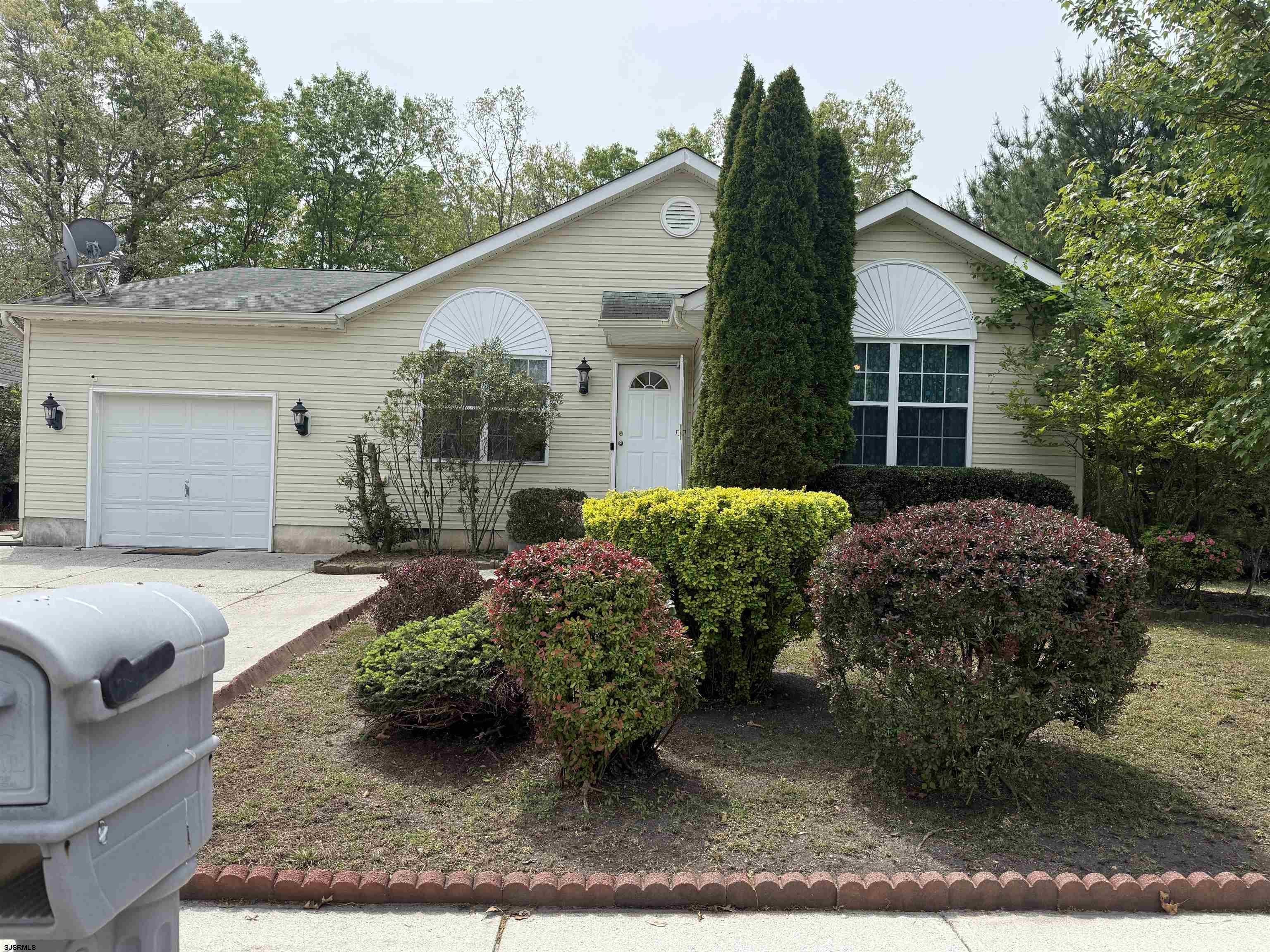 2 Club House Lane – photo 1