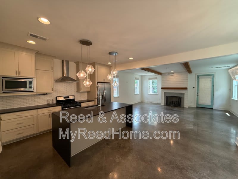 1080 Blythe St – photo 3