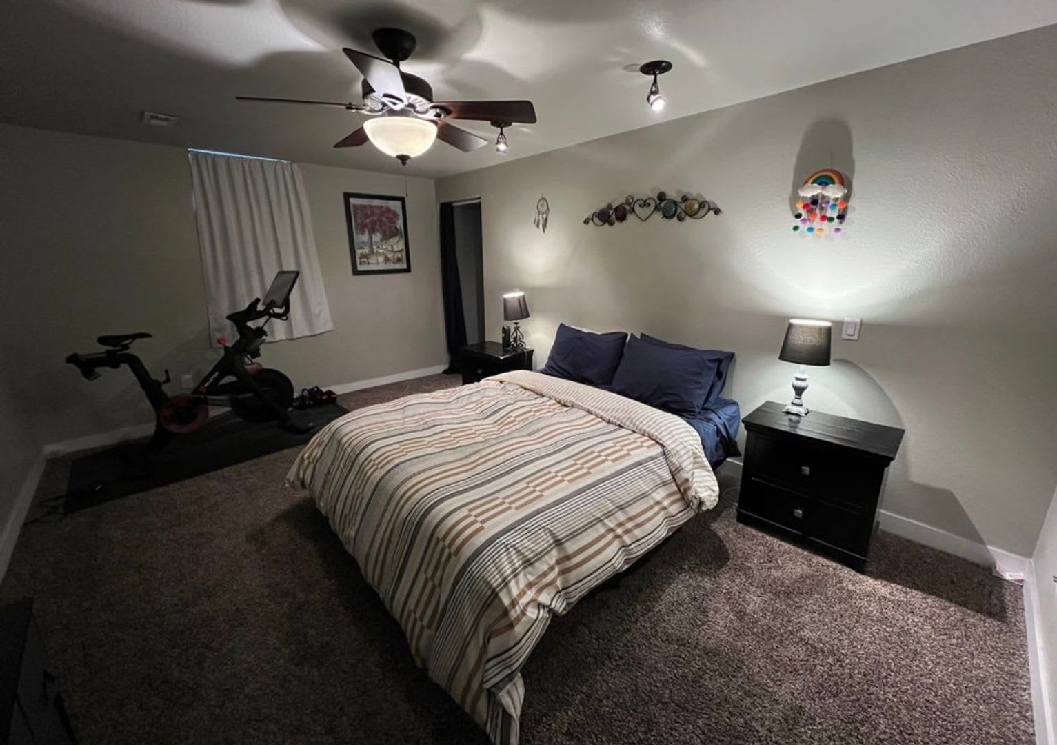 Spacious 3 Bedroom Home With Bonus Room 2 Car Garage Beautiful Fenced Backyard – photo 4