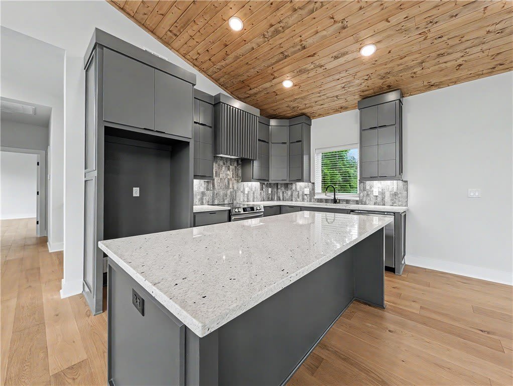 6 Francis Drive – photo 2