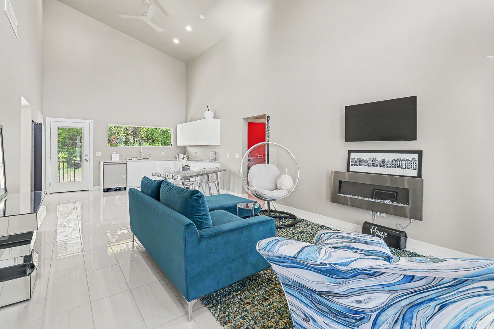 Rent 2 Bed Unit – photo 3