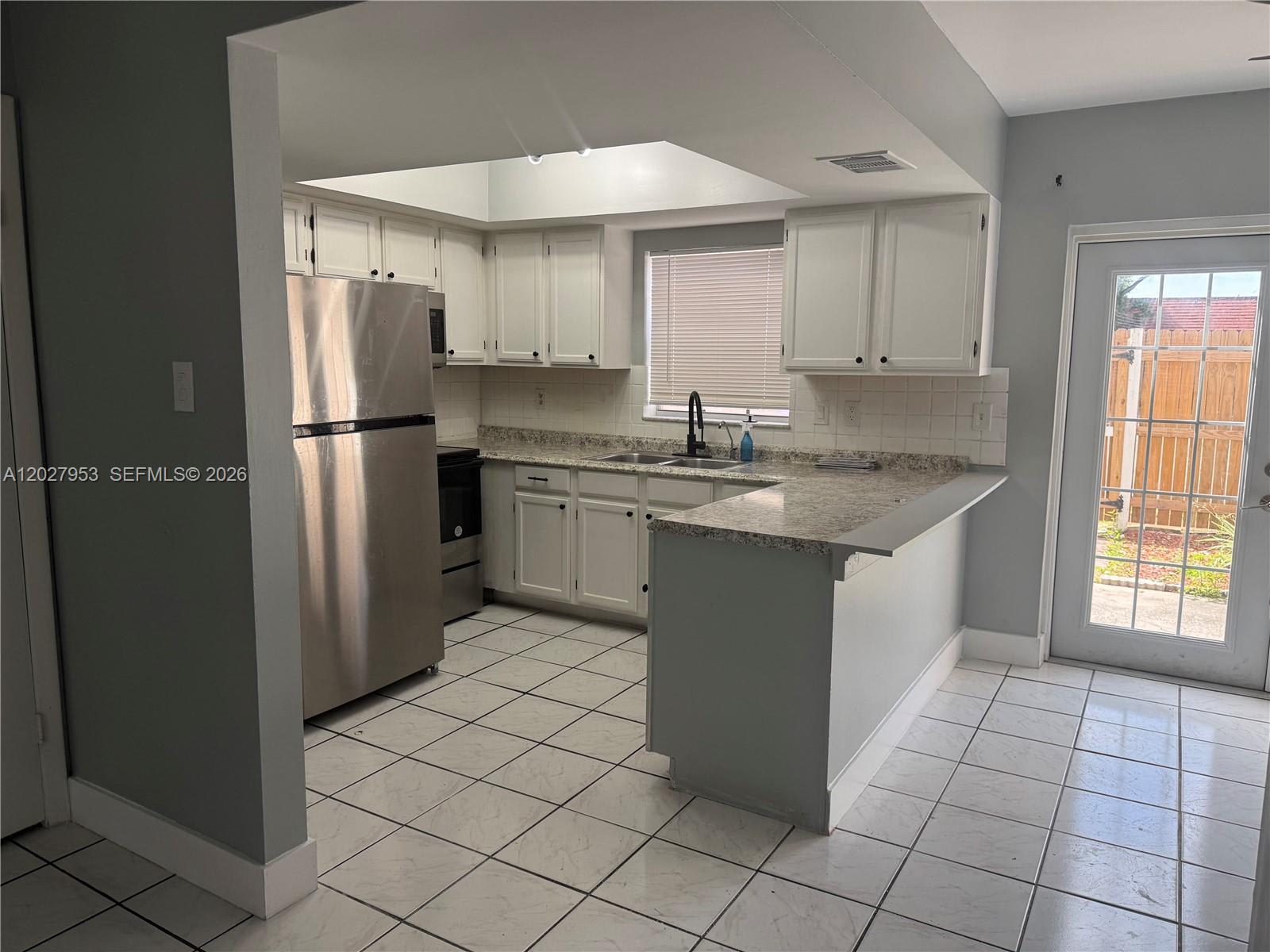 7926 Kimberly Boulevard – photo 2