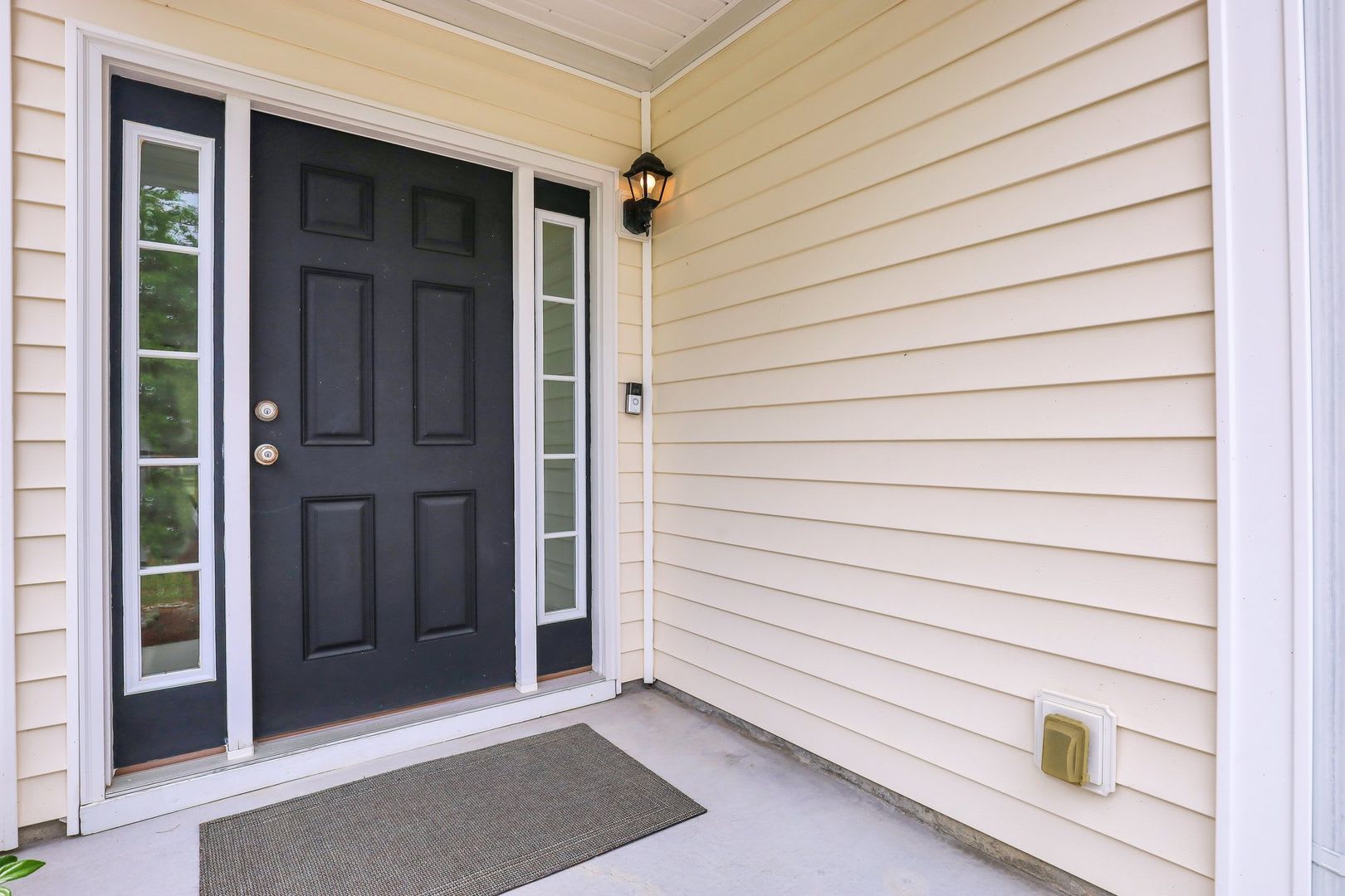 End Unit Townhome For Lease in Godley Park – photo 3