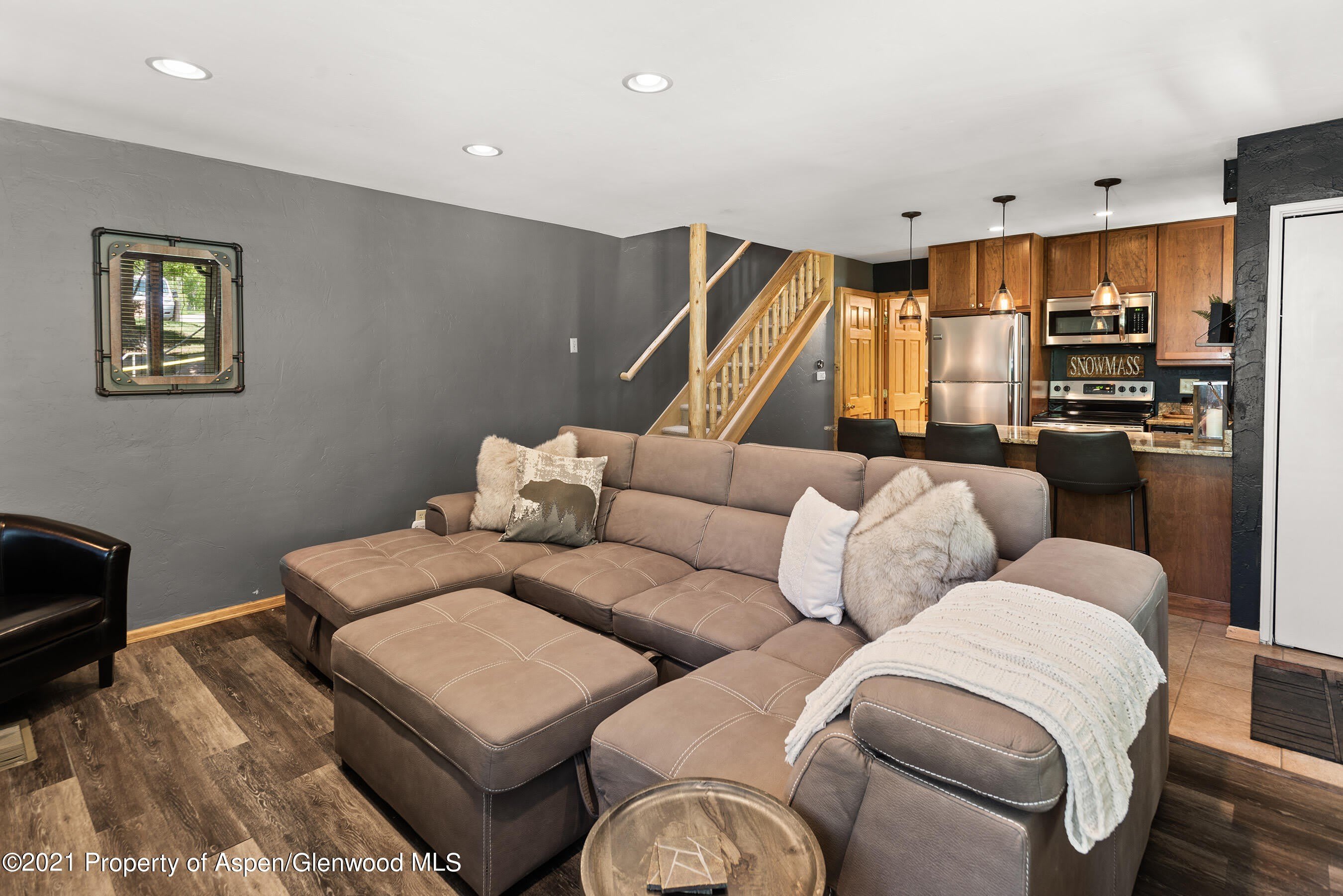 135 Carriage Way – photo 2