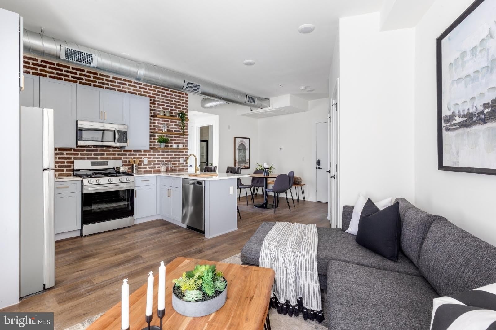 2401 FRANKFORD Avenue – photo 1