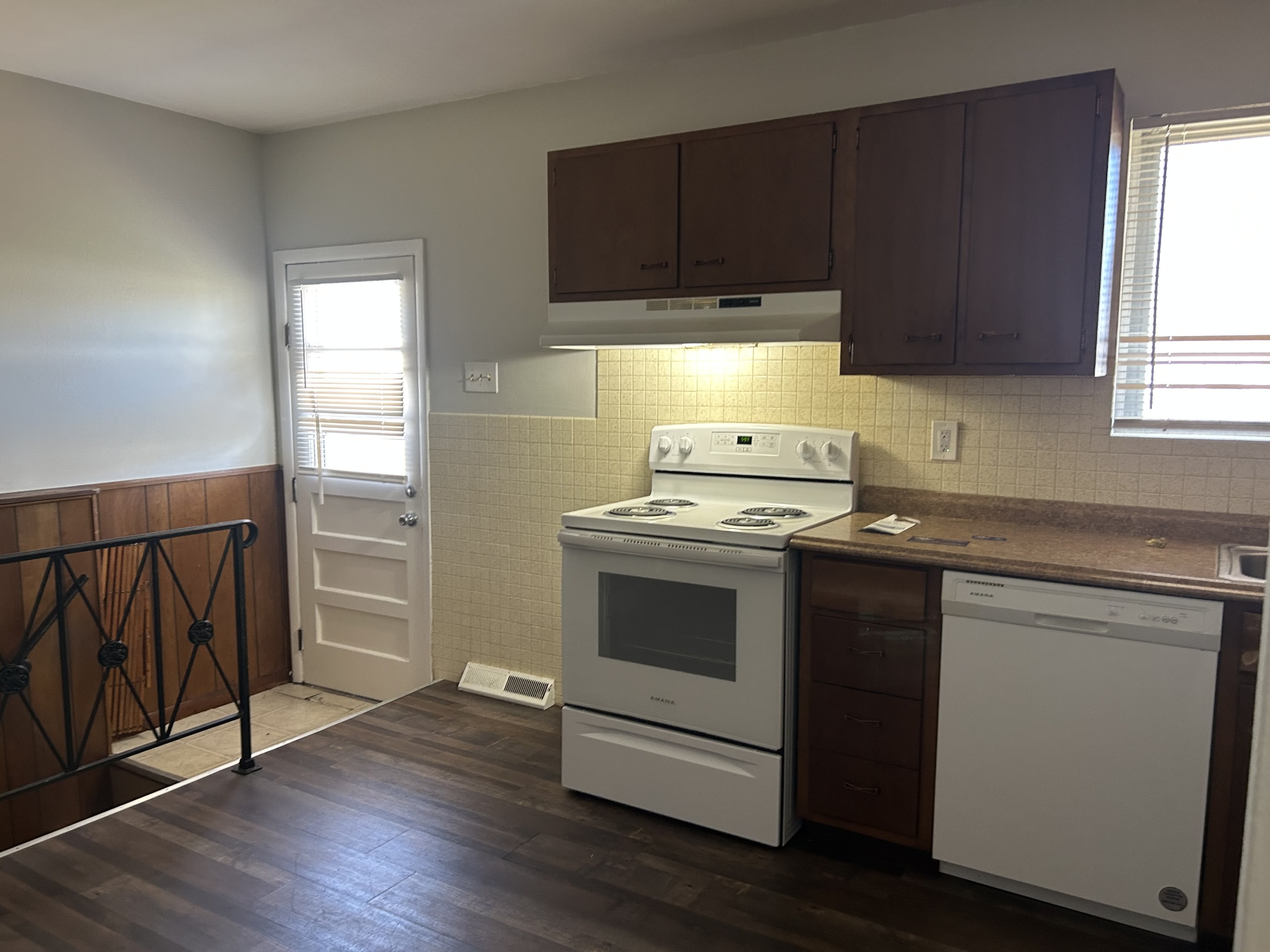 1221 Scott Avenue – photo 3