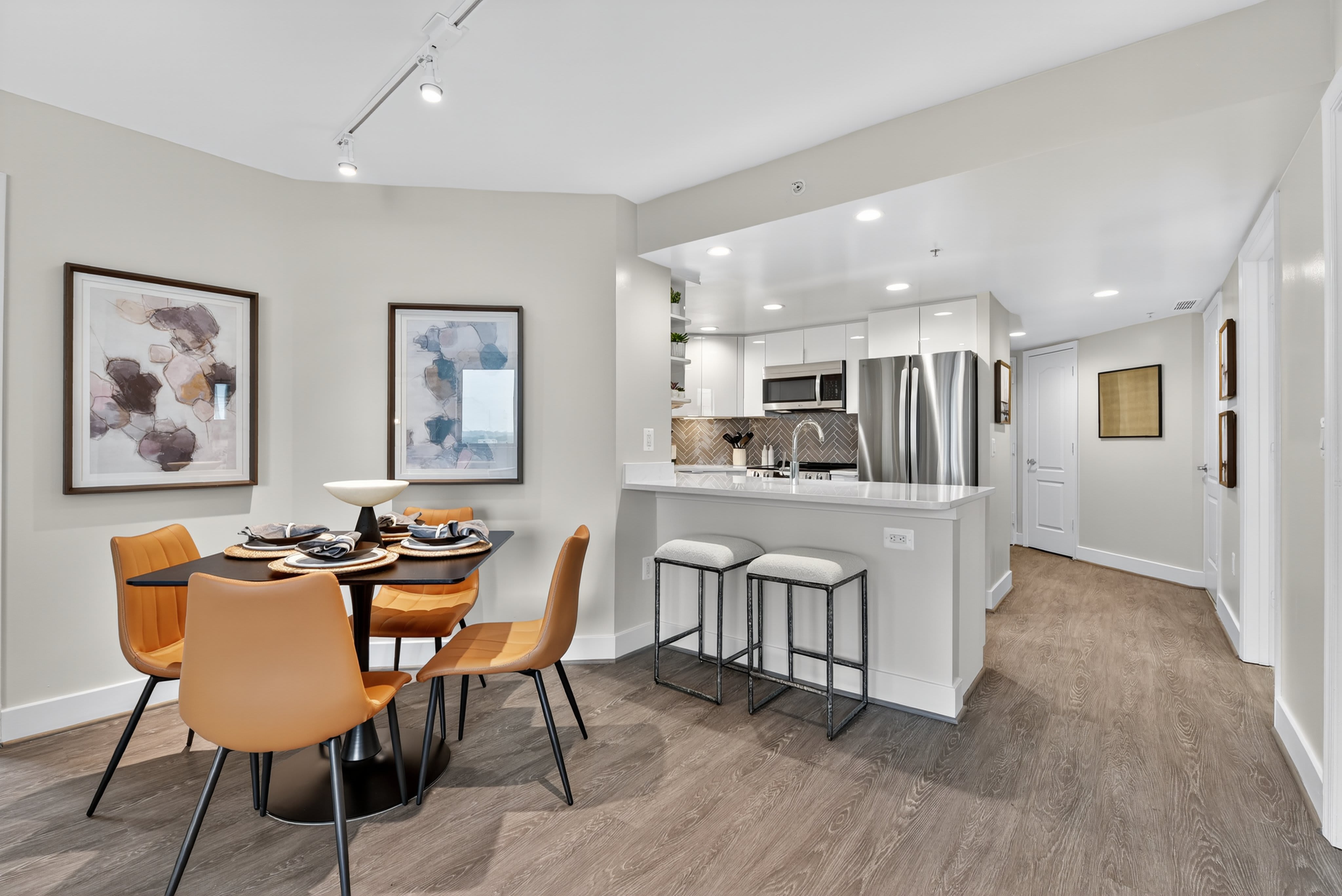 Richmond Square Apartments – photo 2