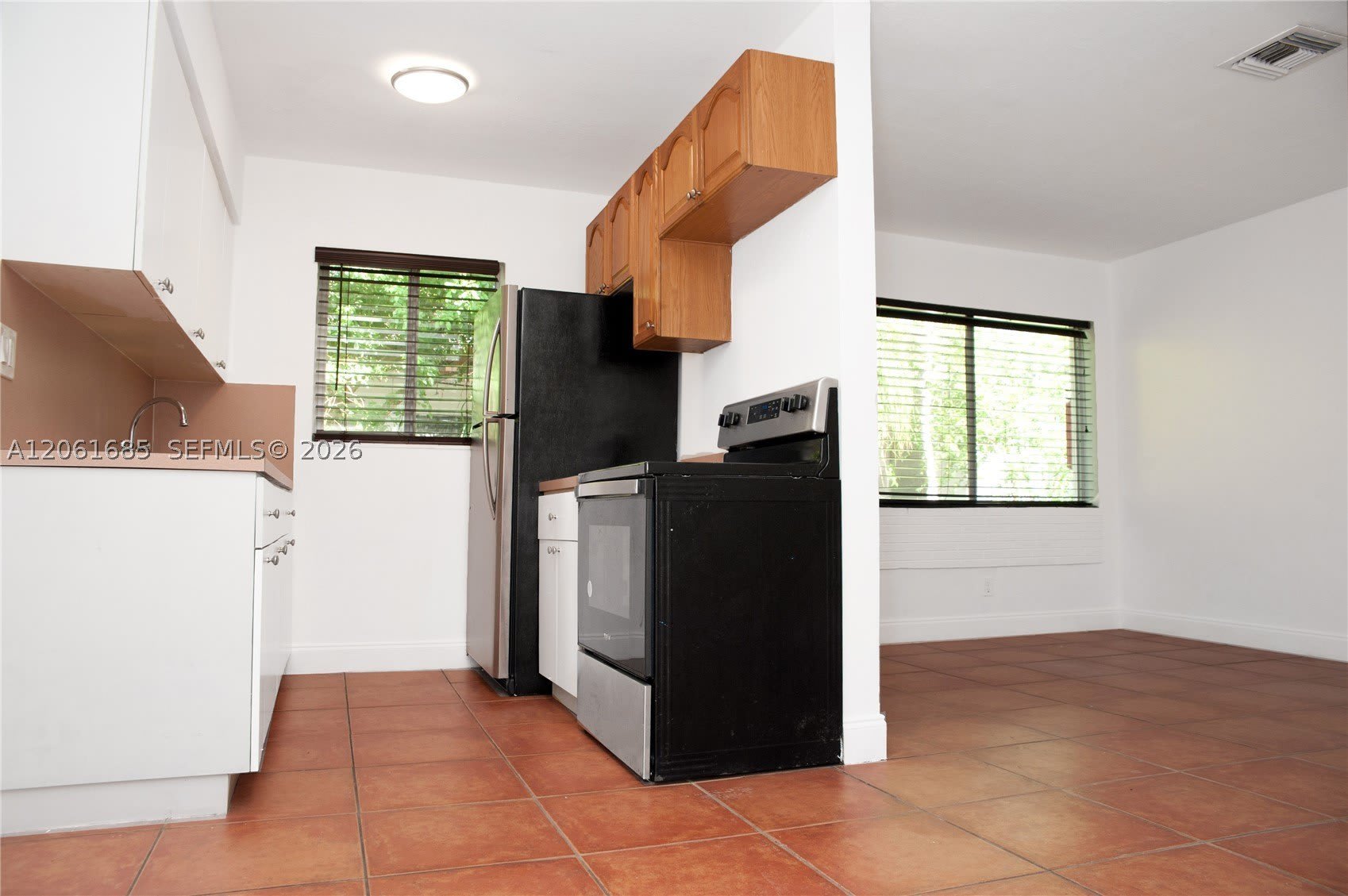 304 SE 9th Ct – photo 2