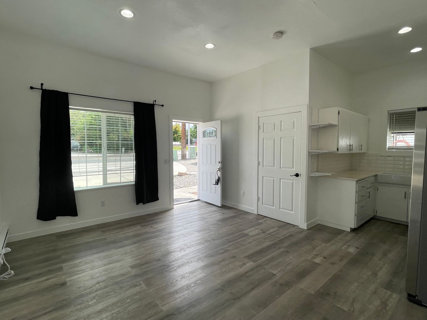 2 bedroom WATER/SEWER INCLUDED IN RENT! – photo 3