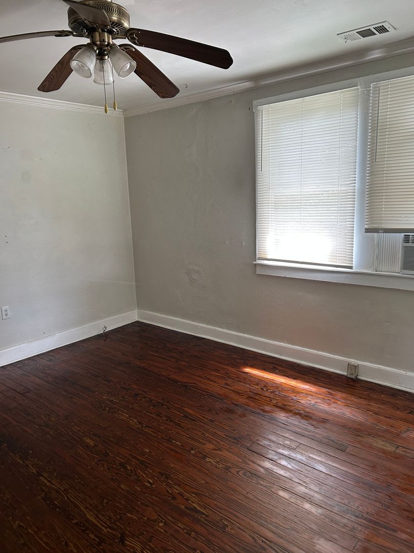 Convenient East 32nd Street Location Near Anderson and Truman Pkwy. – photo 3