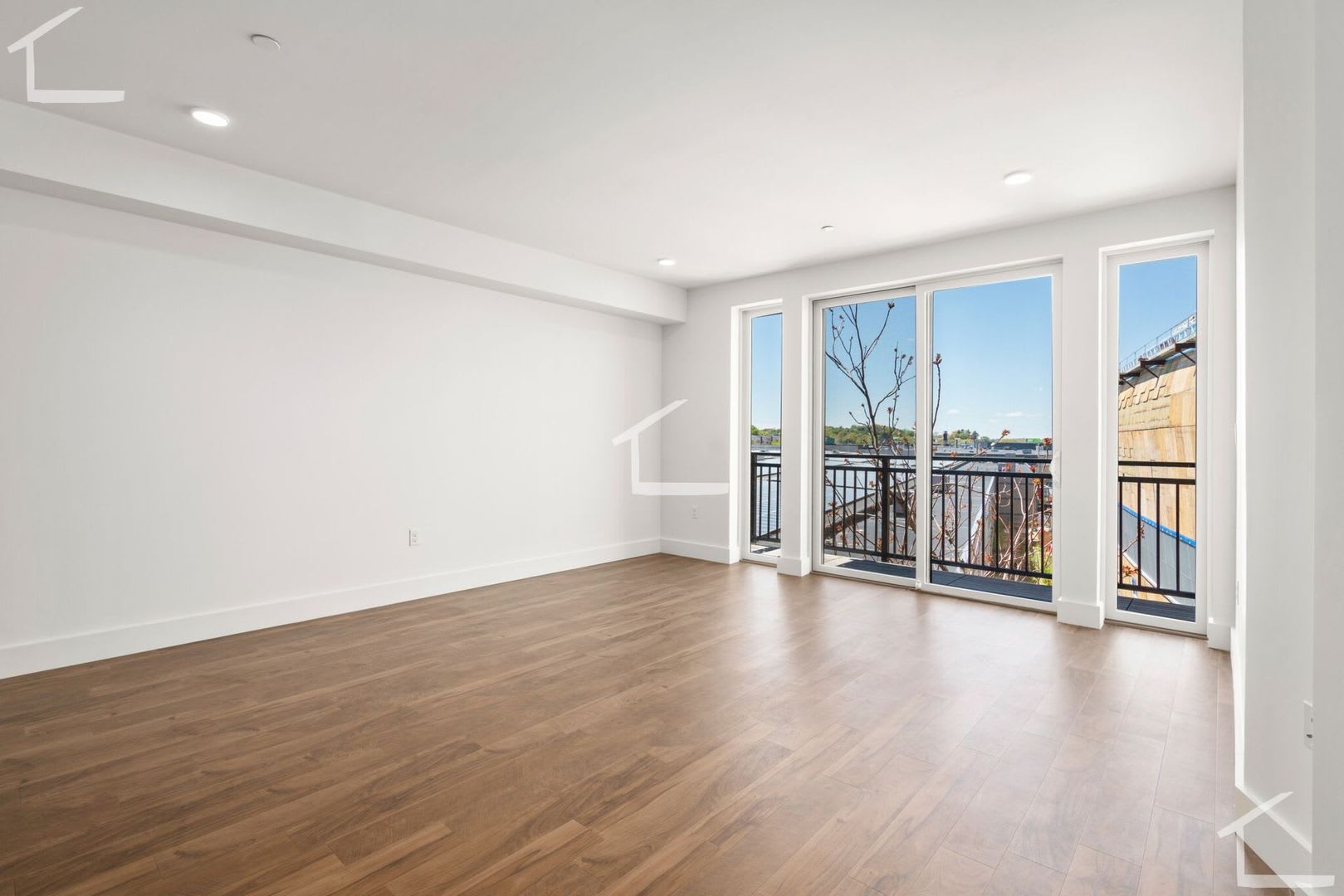 Charming 3 Bedroom-No Broker Fee – photo 3