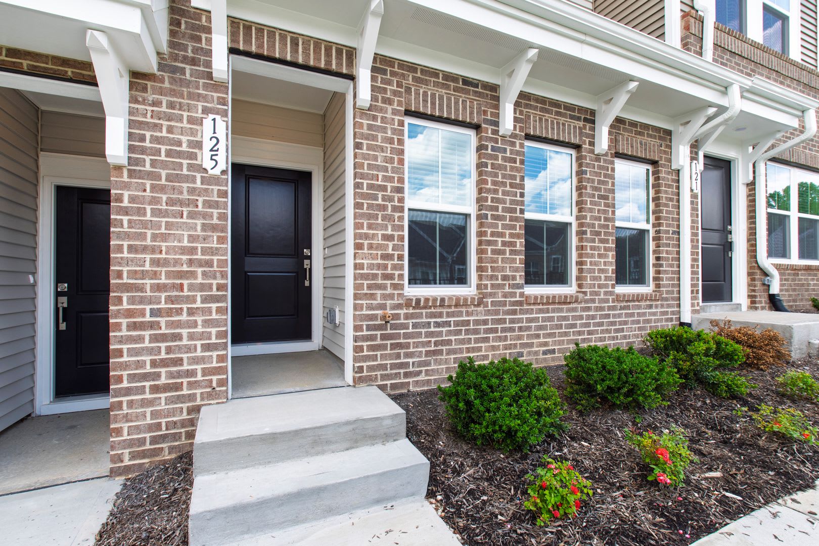 Modern 3BR Townhome with Garage – photo 5