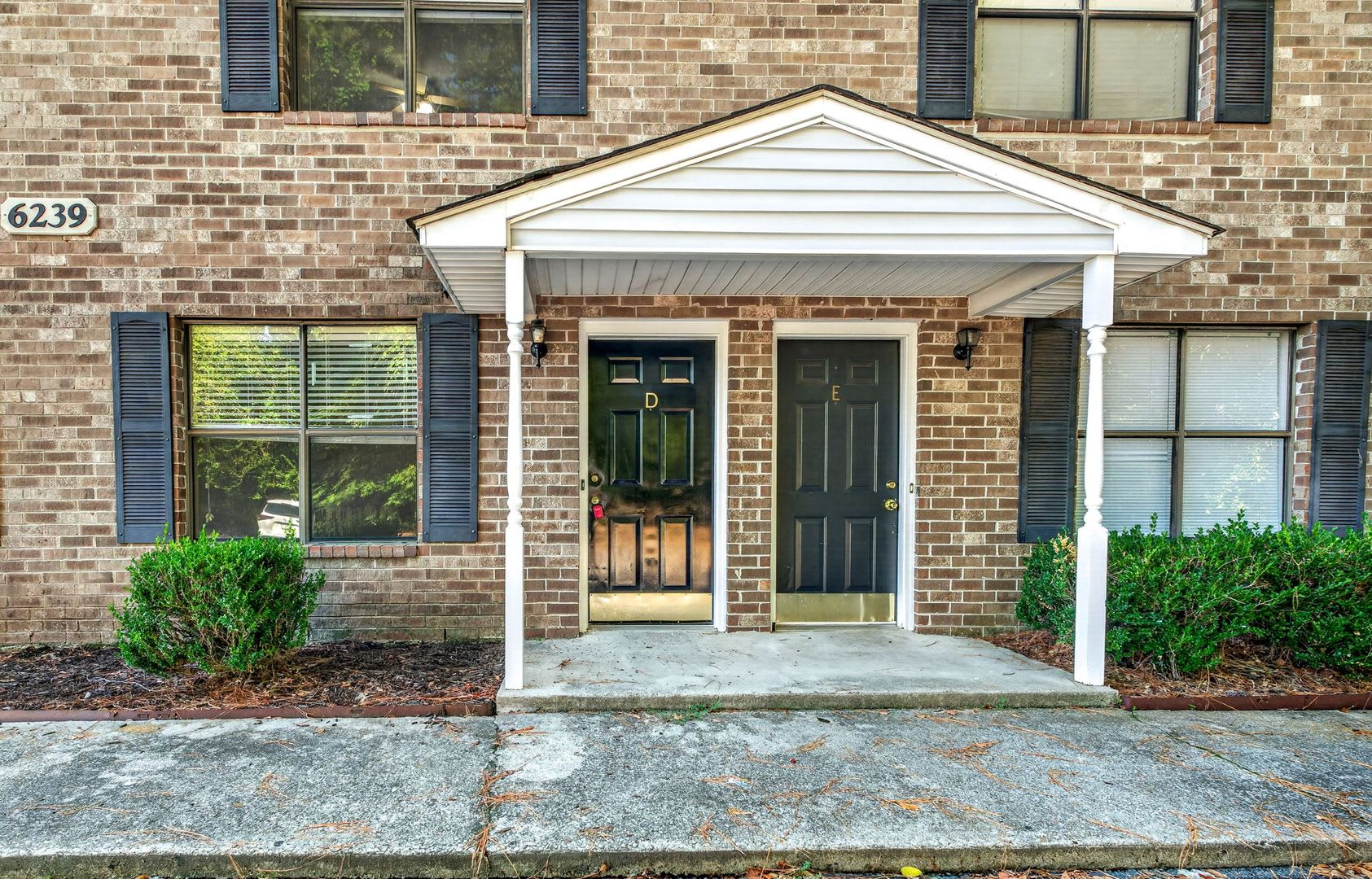 Convenient Living Near Park Circle – photo 3
