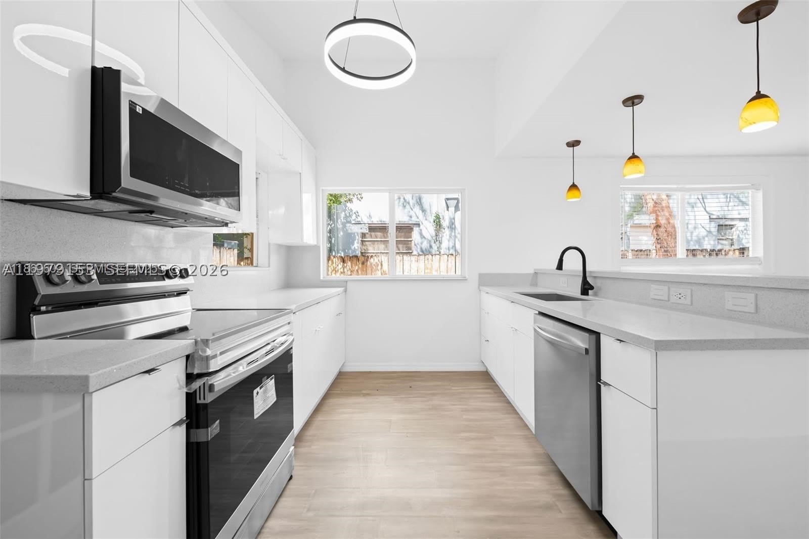 1640 Funston St – photo 4