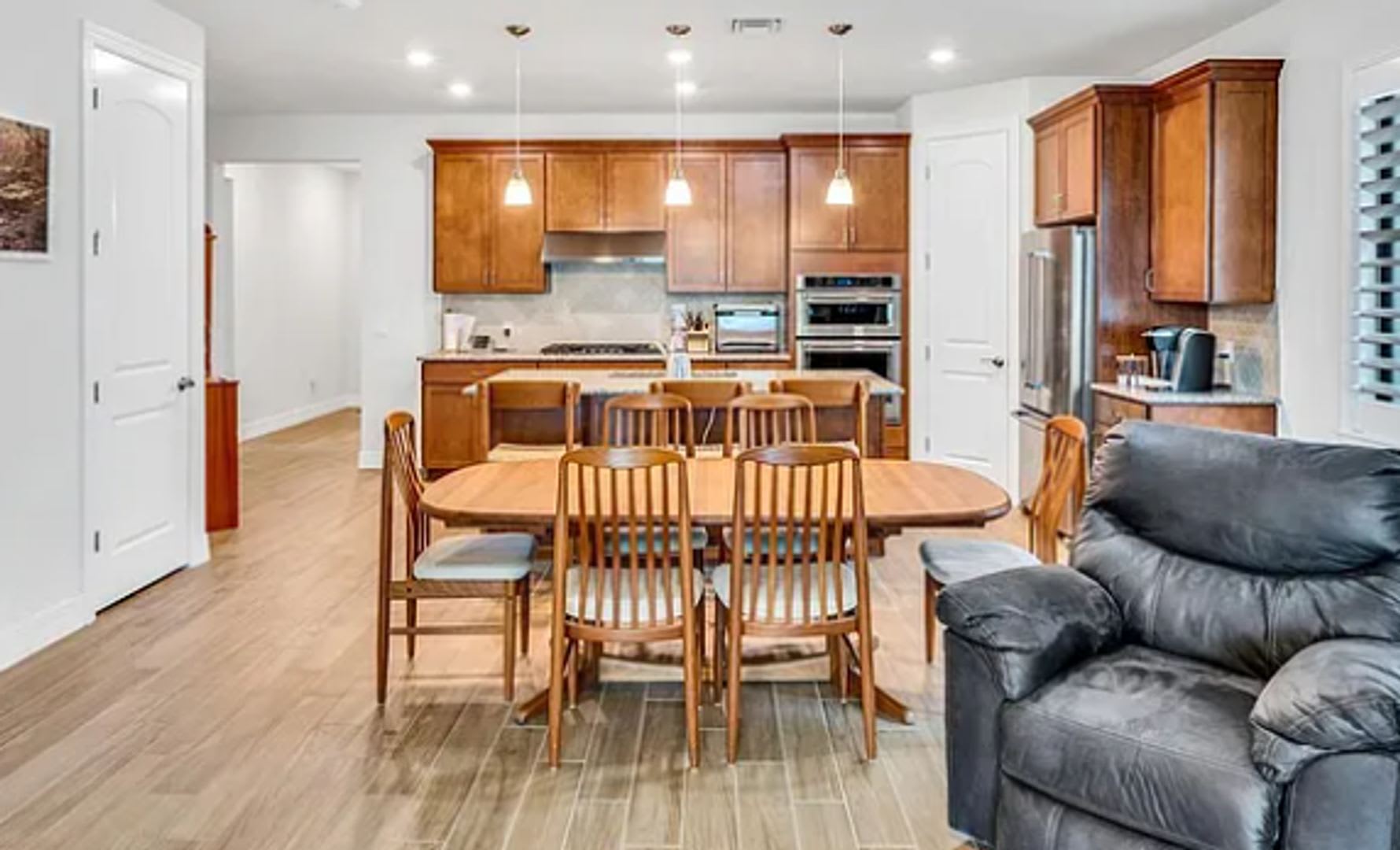 Beautiful Home On A Corner Lot – photo 4