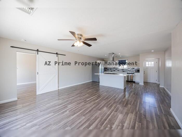 1907 West Denton Lane – photo 5