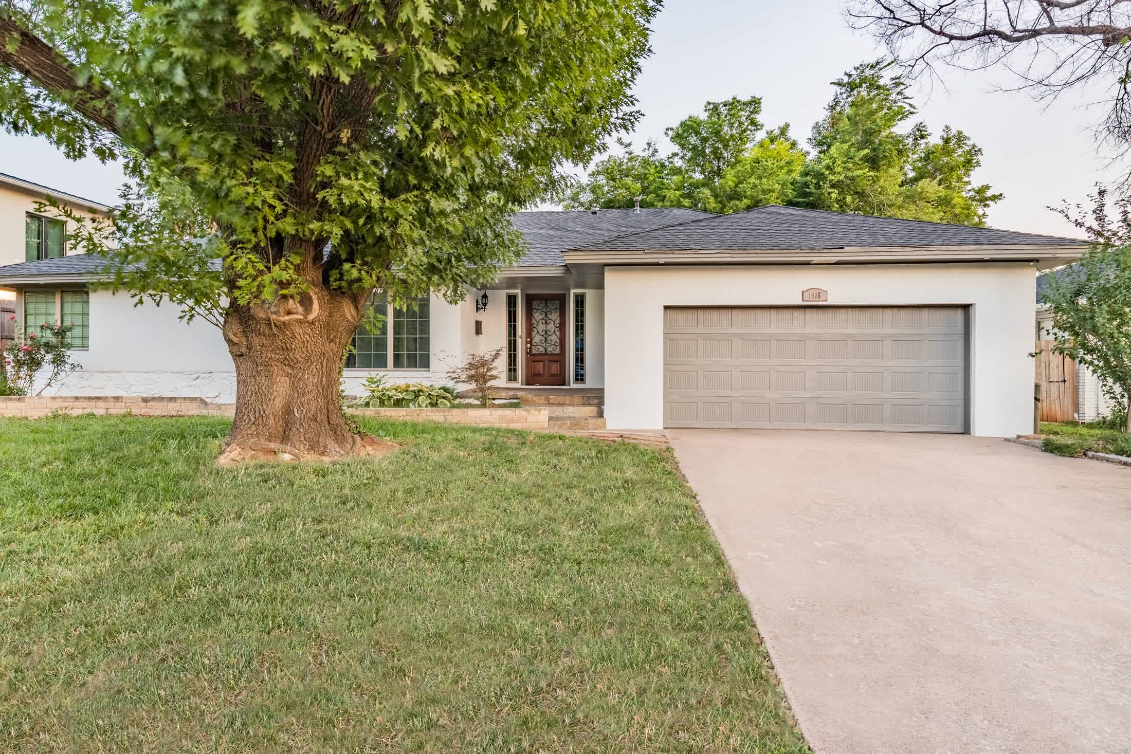 1906 Dorchester Dr – photo 1