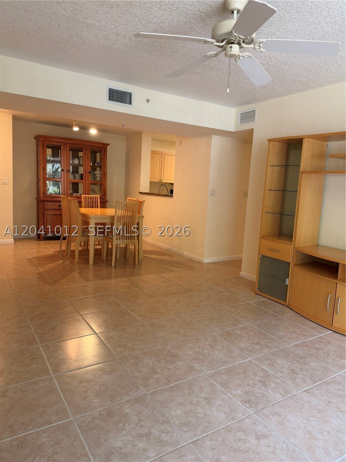 619 E Sheridan St – photo 5