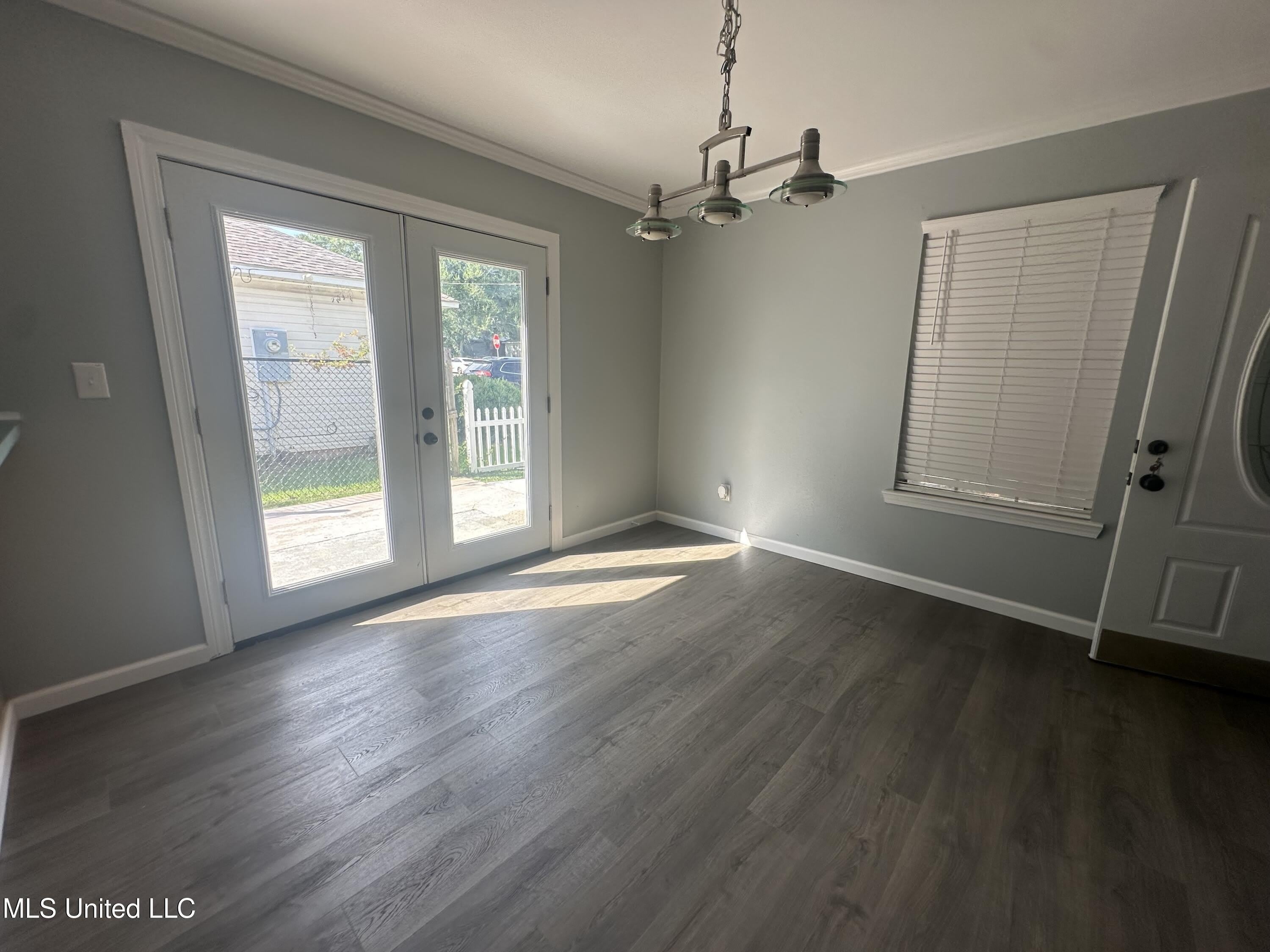 1113 Beach Avenue – photo 4