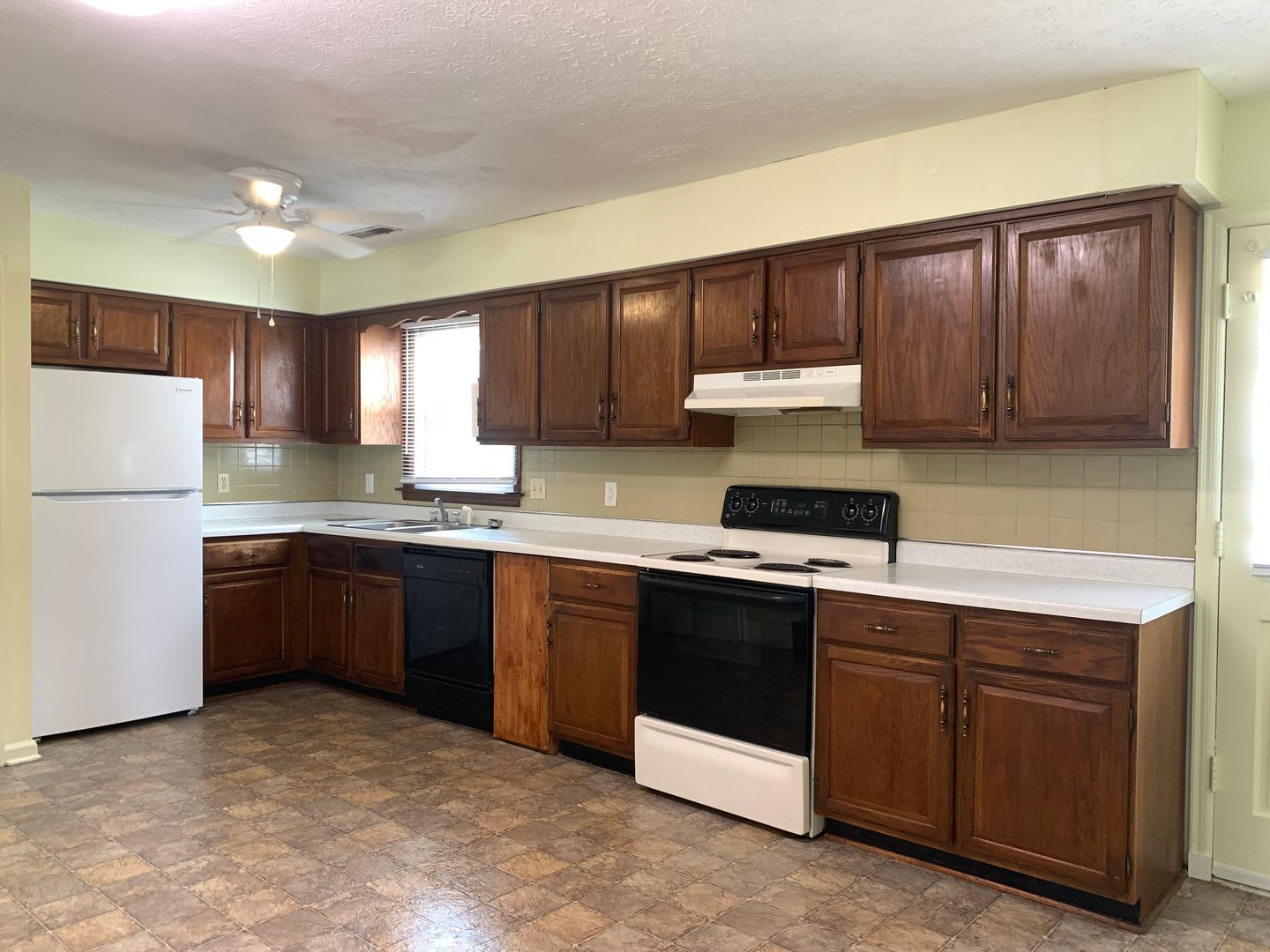 End Unit Townhome off Old Forest Road – photo 3