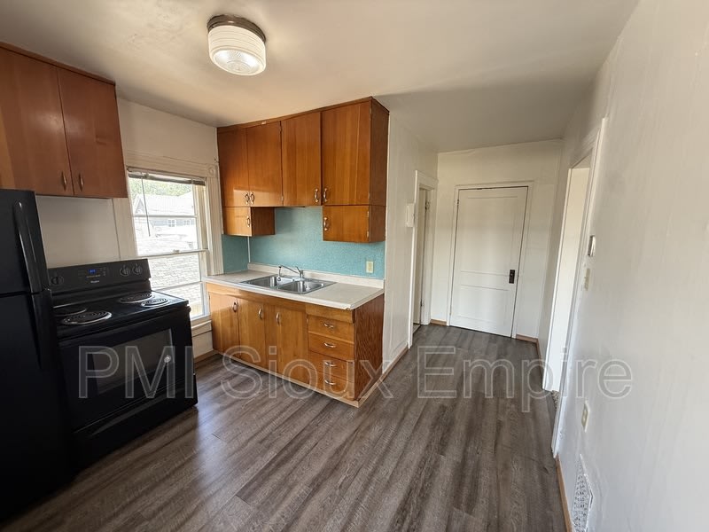734 W 10th – photo 1