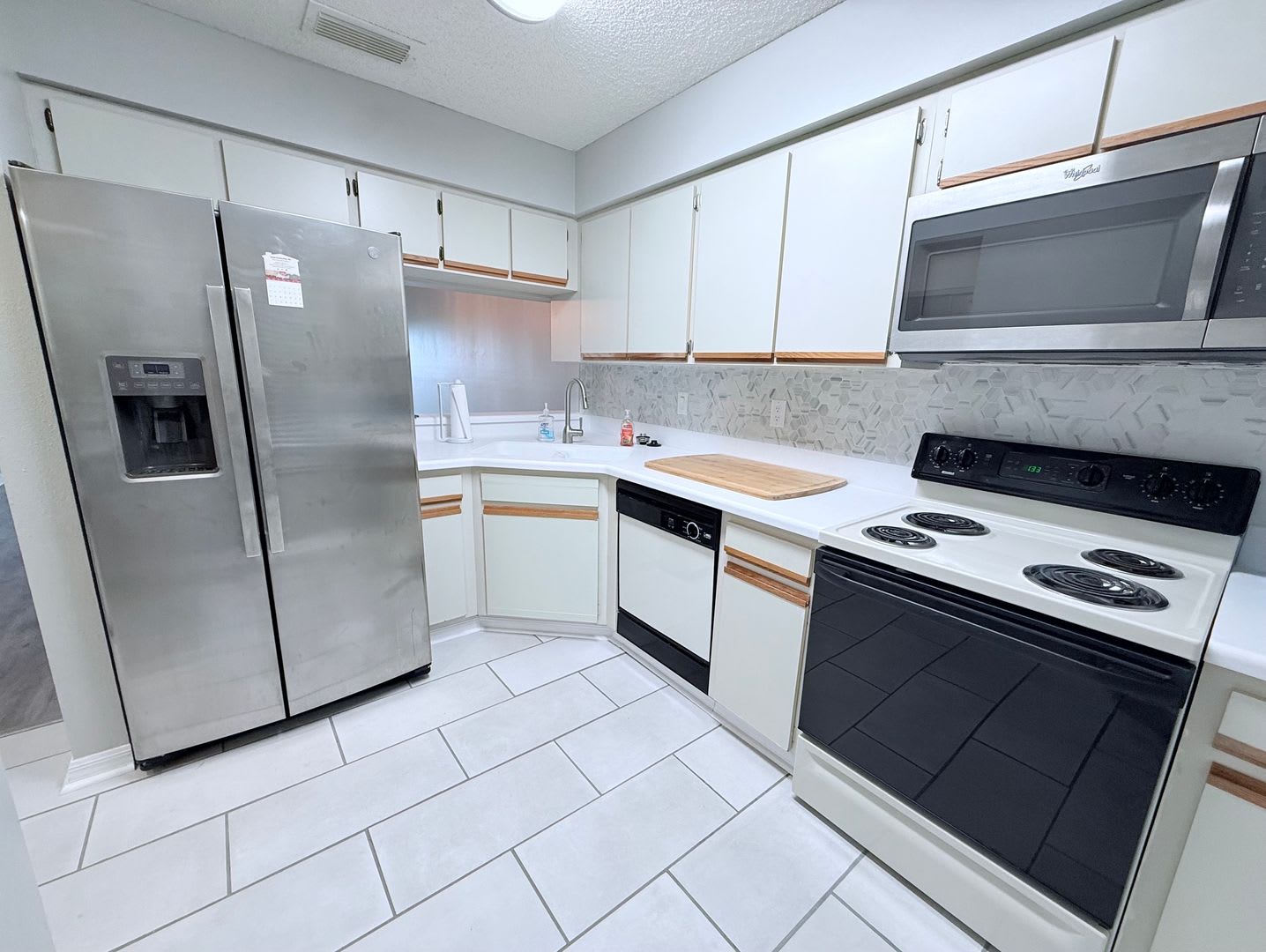 Beautifully Updated 2 Bedroom Condo In Prime Gulf Gate Location – photo 4