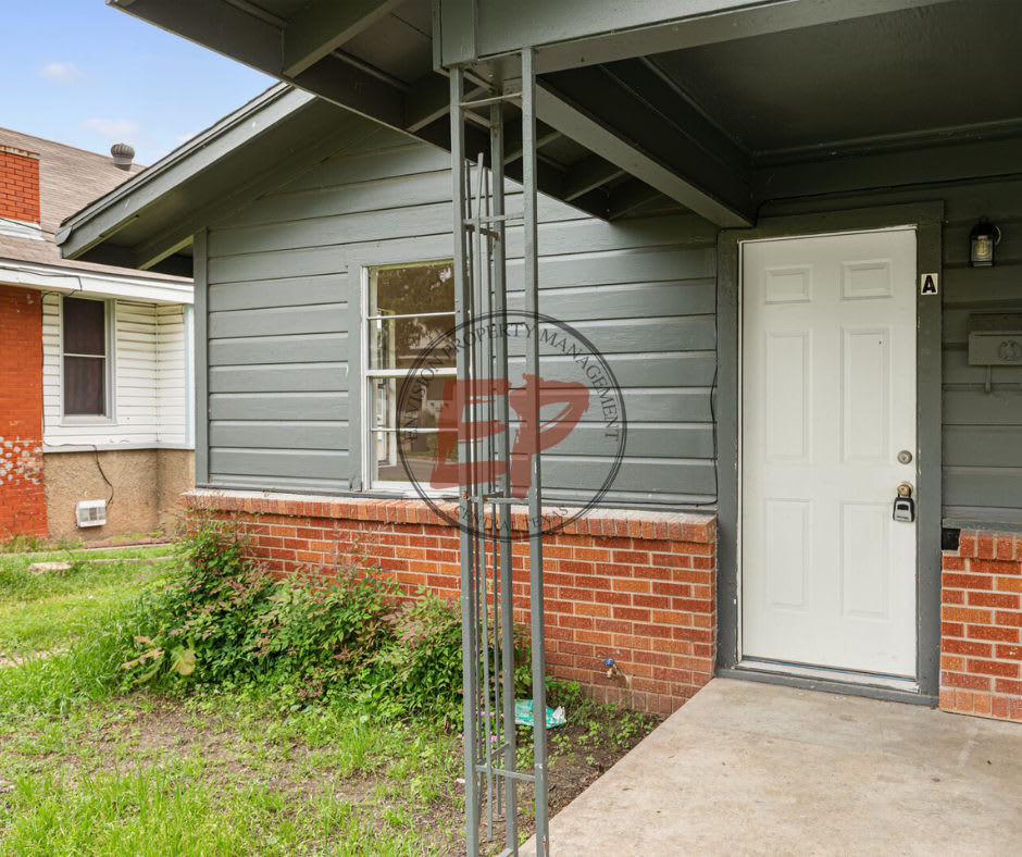 1920 Lyle Avenue – photo 2