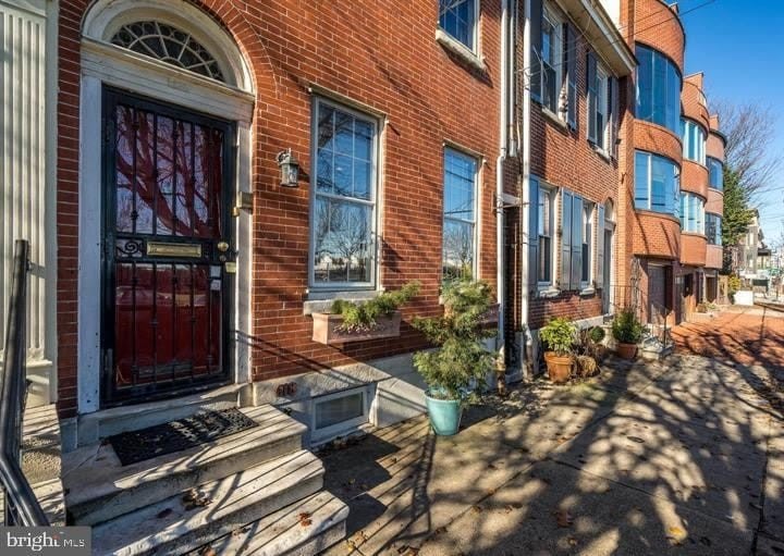 618 S FRONT STREET – photo 1