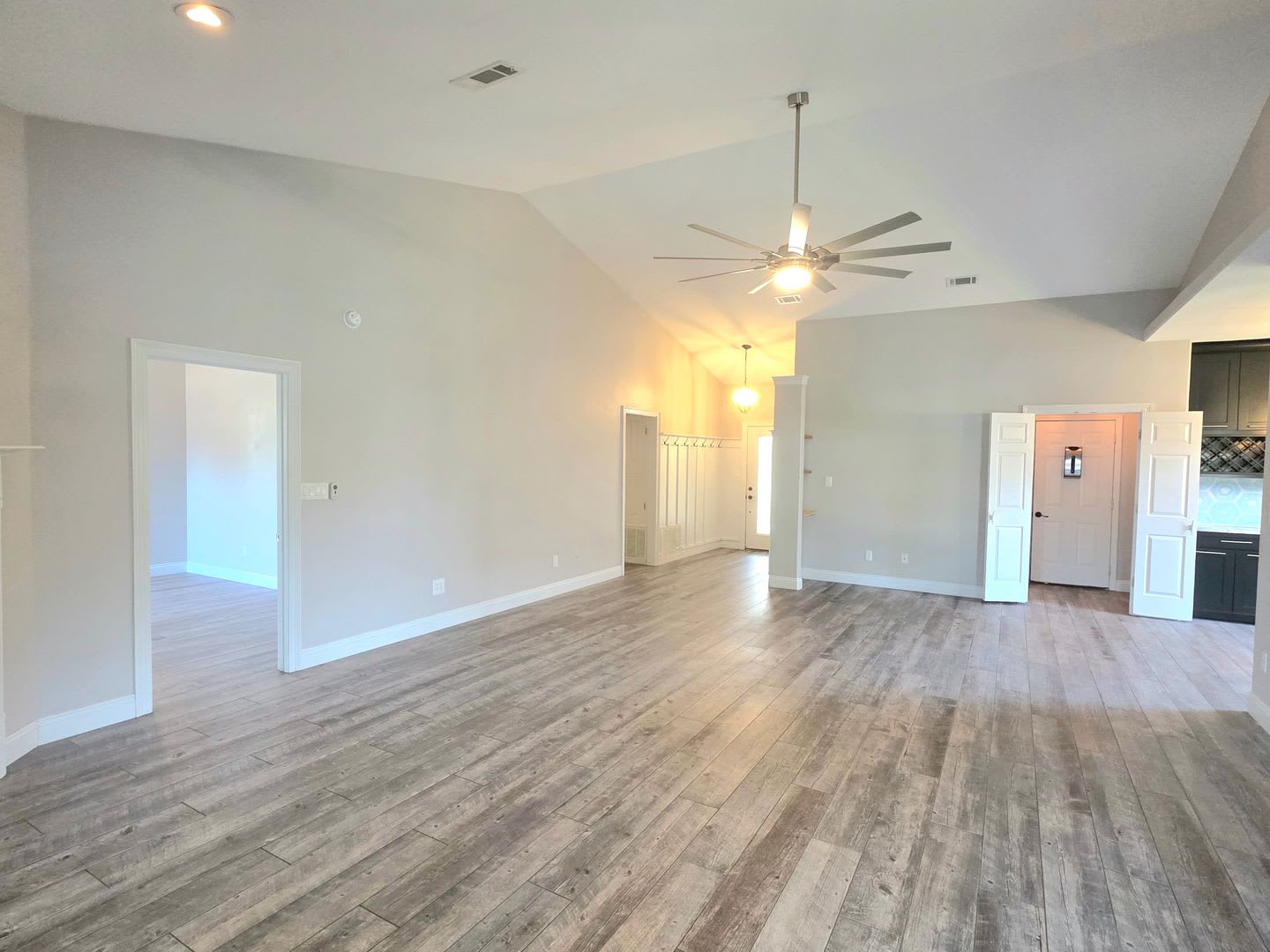 Spacious 4-Bedroom Home – photo 4