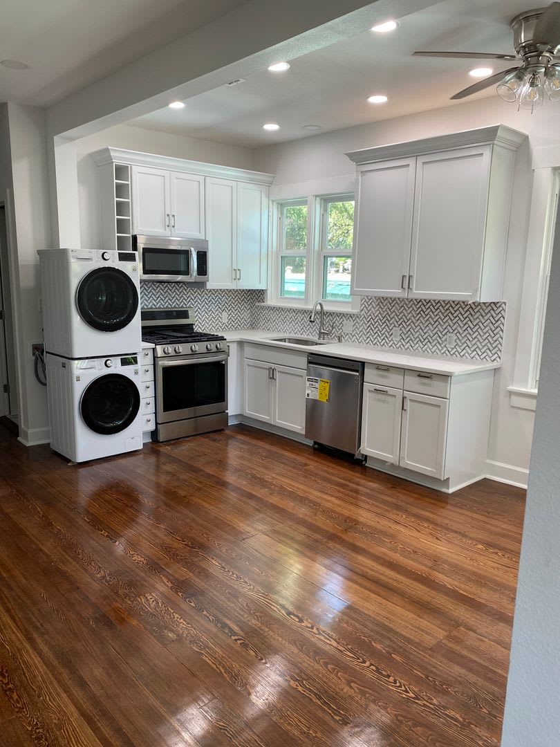 Ut Pre Lease 4 Bed 2 Bath Full Remodel West Campus Fourplex Unit Walk To Ut Entertainment Restaurants And More – photo 2