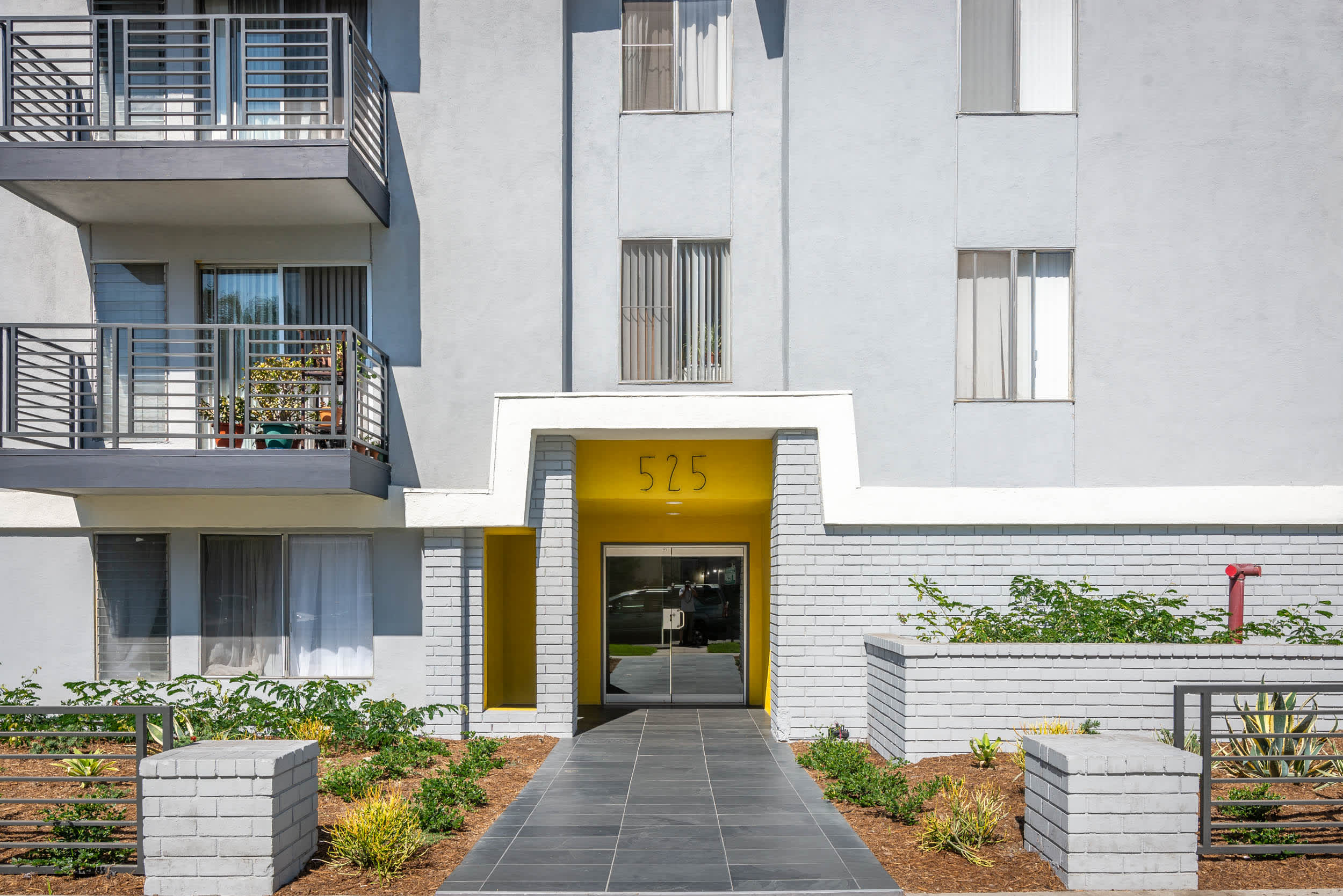 Oxford West Apartments – photo 2